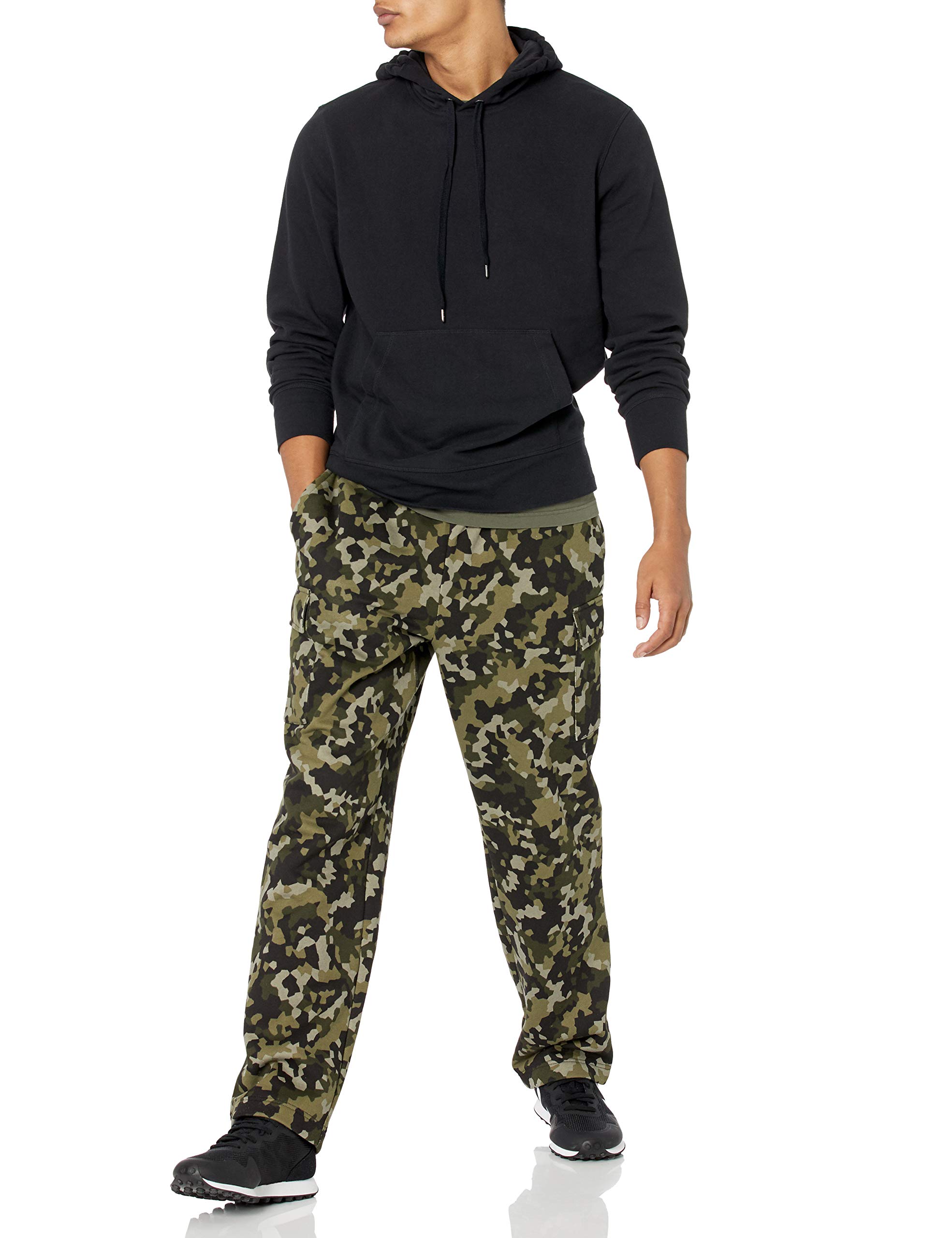 Amazon Essentials Men's Cargo Fleece Sweatpant - Comfortable Winter Joggers with Pockets for Casual Wear, Gym & Outdoor Activities