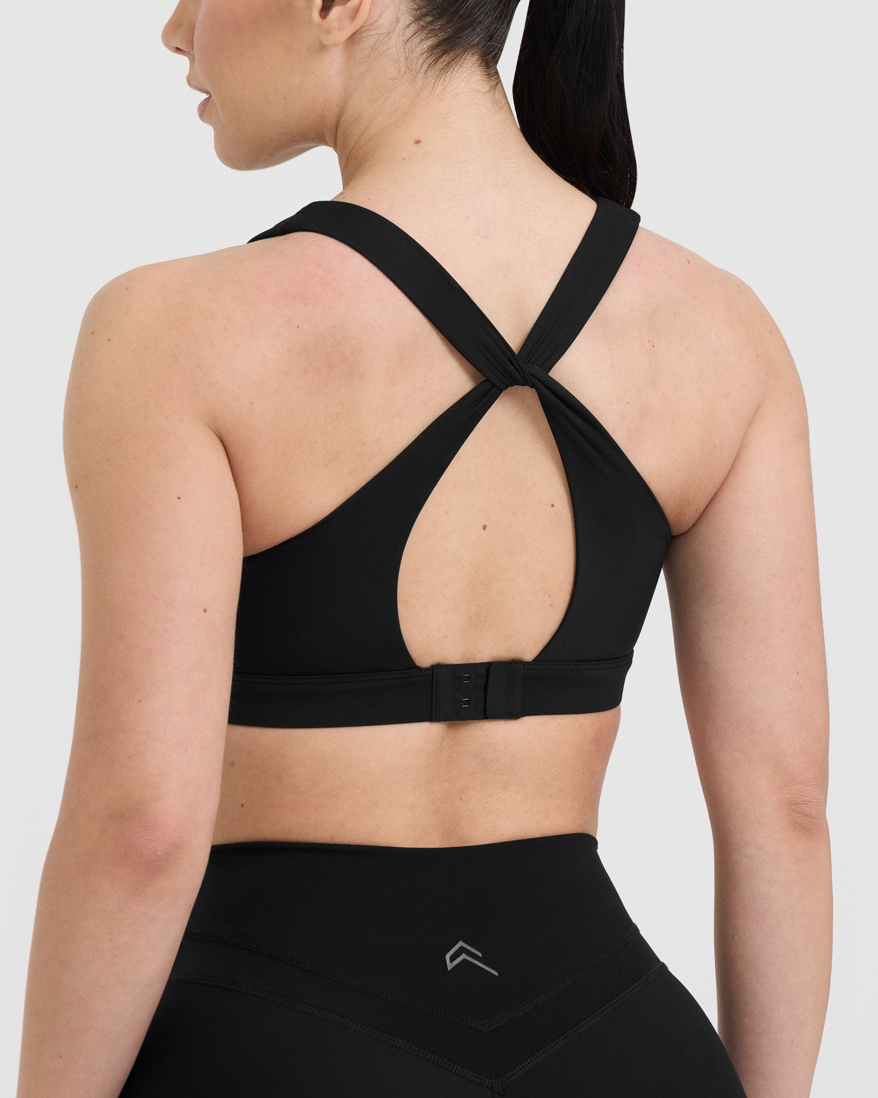 High Support Seamless Sports Bra for Women - Breathable & Comfortable Workout Top - Perfect for Running, Yoga & Gym Training - Black