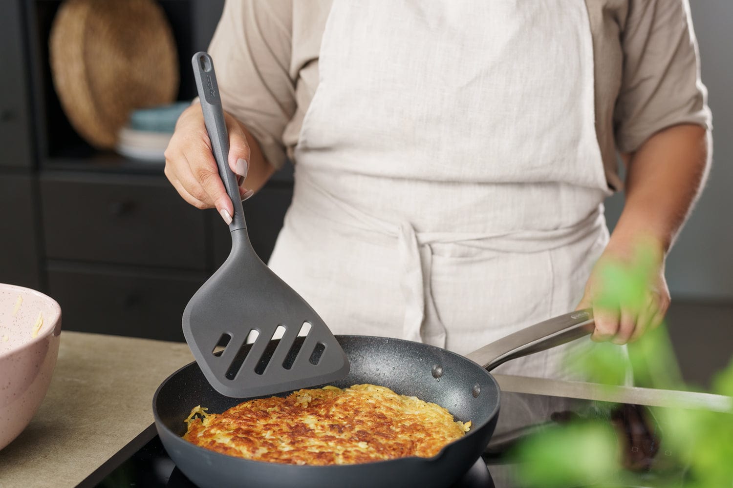 Zyliss Extra Large Turner Spatula - Premium Stainless Steel Kitchen Utensil for Flipping Pancakes, Burgers & Eggs - Perfect for Grilling, Cooking & Baking