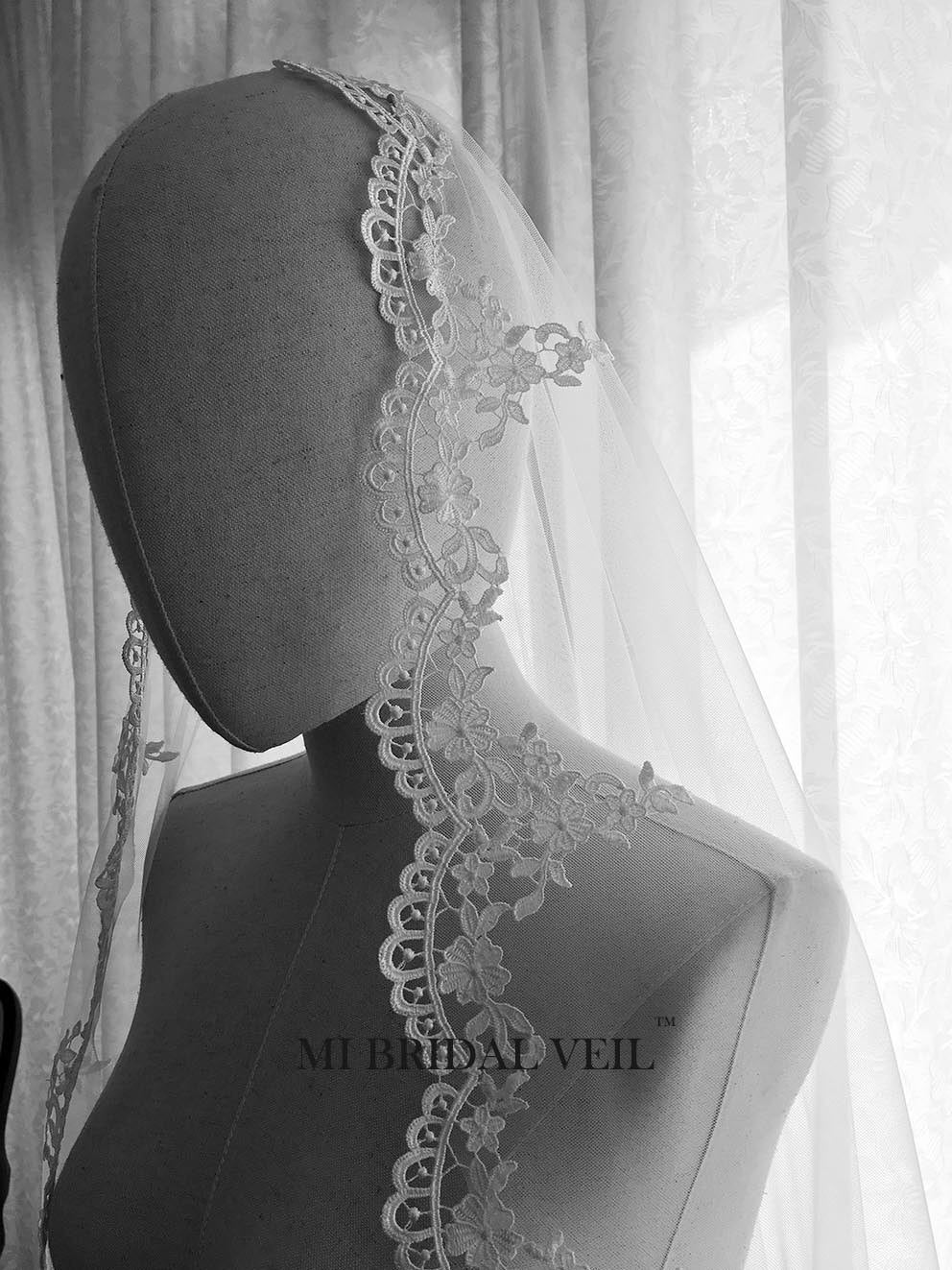 Elegant Mantilla Lace Wedding Veil with Crochet Venice Rose Design - Perfect for Bridal Ceremonies, Church Weddings & Vintage Themed Photos