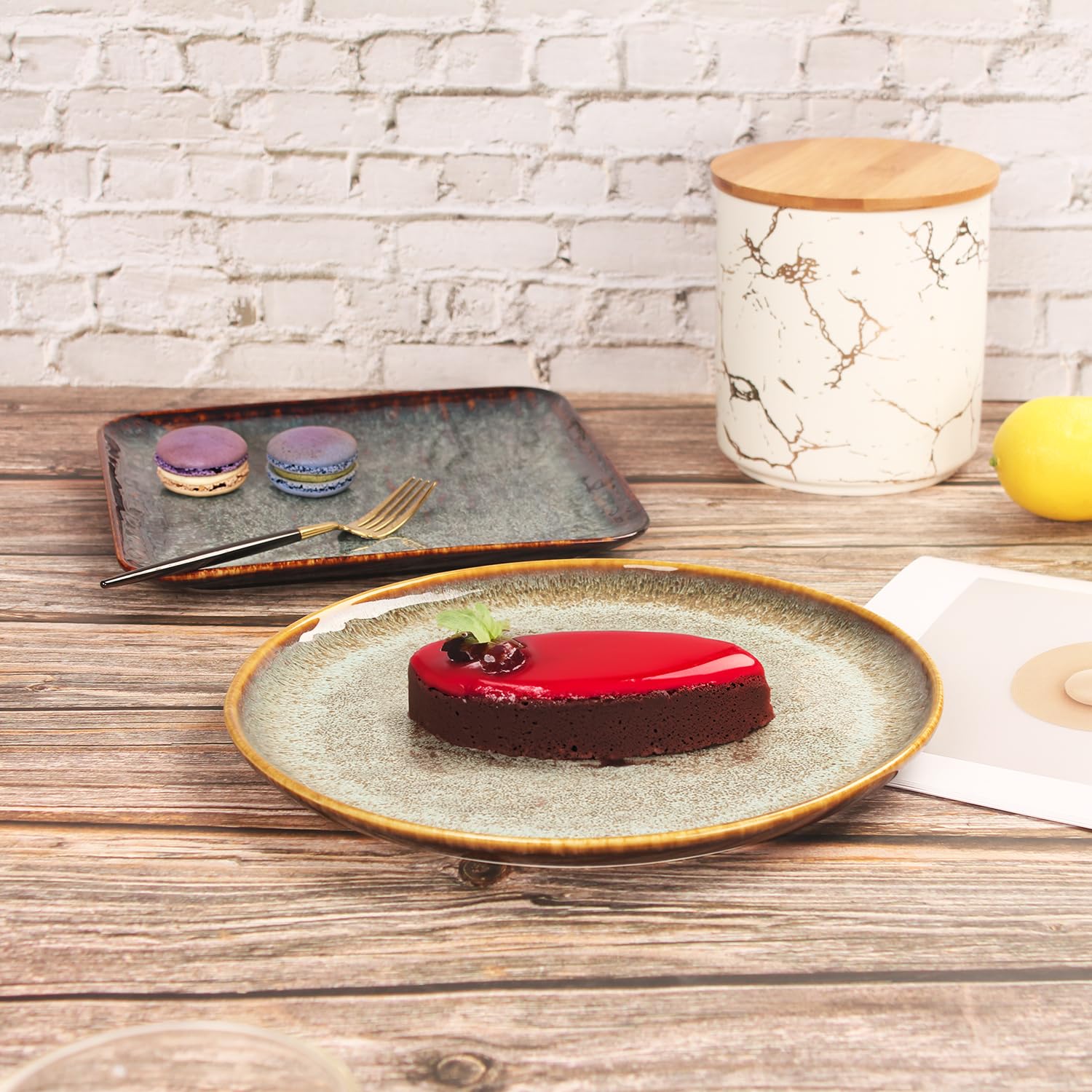 Premium 10-Inch Round Ceramic Dinner Plates Set of 4 - Microwave & Dishwasher Safe, Scratch-Resistant Porcelain Dishware for Everyday Meals, Parties & Entertaining - Elegant Kitchen Serving Dishes for Lunch, Dinner & Snacks
