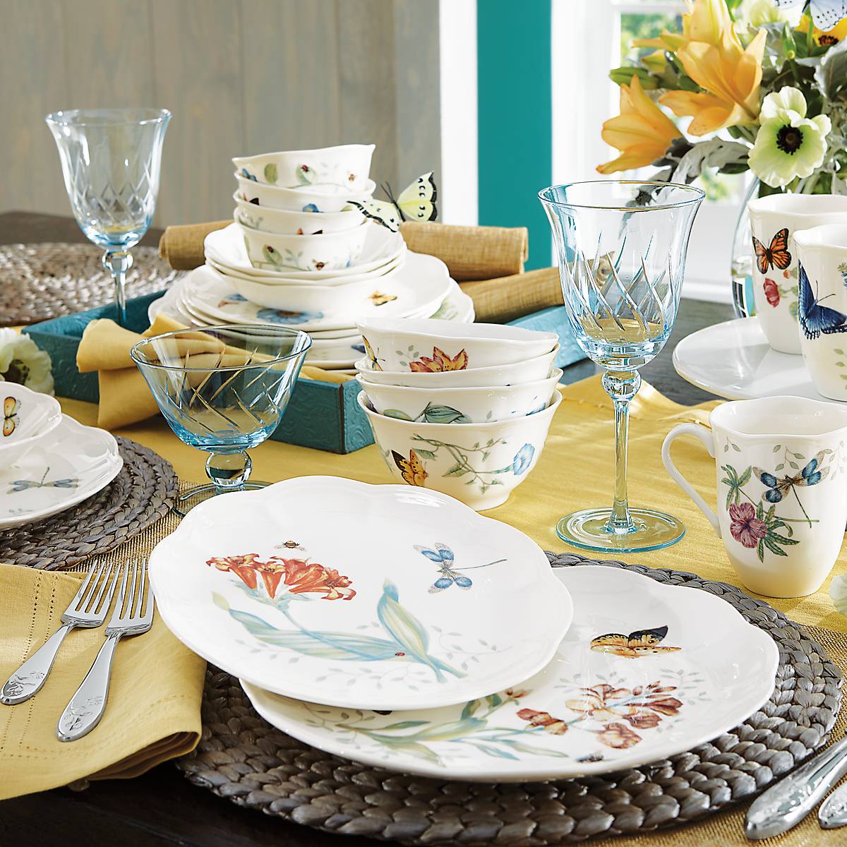 Butterfly Meadow 28-Piece Dinnerware Set - Porcelain Plates, Bowls & Mugs for Family Dining, Dinner Parties & Everyday Use