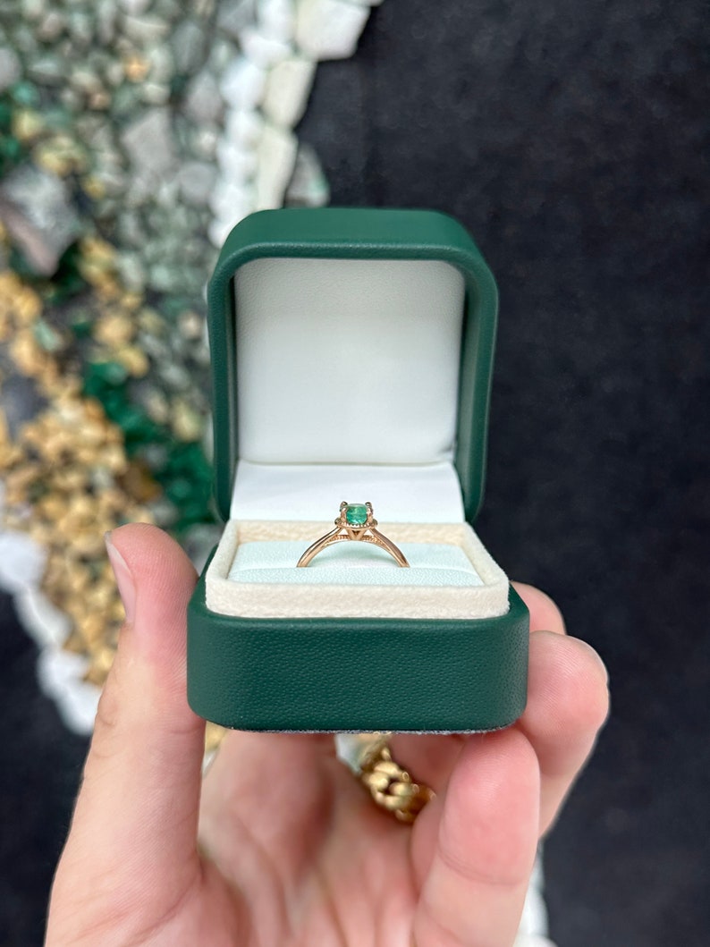 0.90ct 14K Rose Gold Round Cut Emerald Solitaire Right Hand Ring for Women - Elegant Promise Ring, Anniversary Gift, Wedding Band, Special Occasion Jewelry