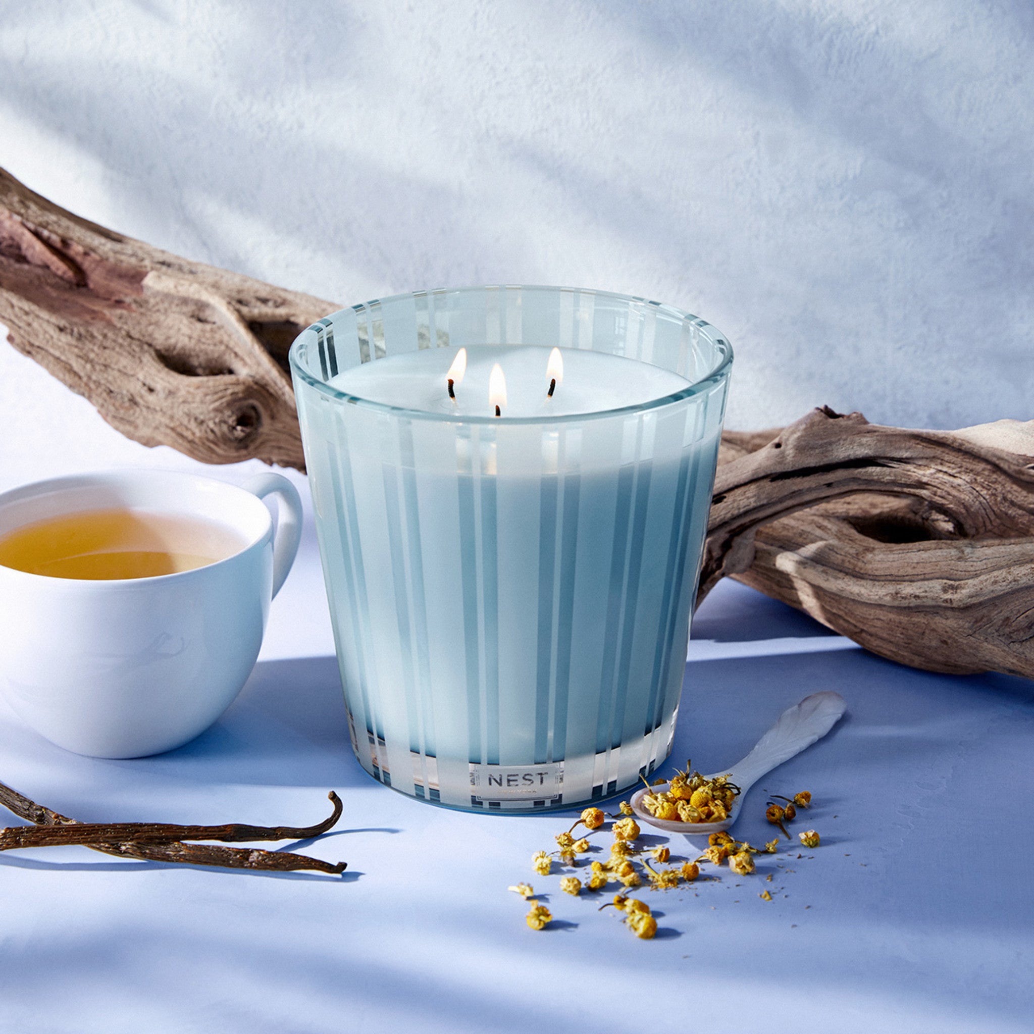 Natural Driftwood & Chamomile Scented Soy Candle - Handmade Aromatherapy Candle for Relaxation, Home Decor & Gift Giving