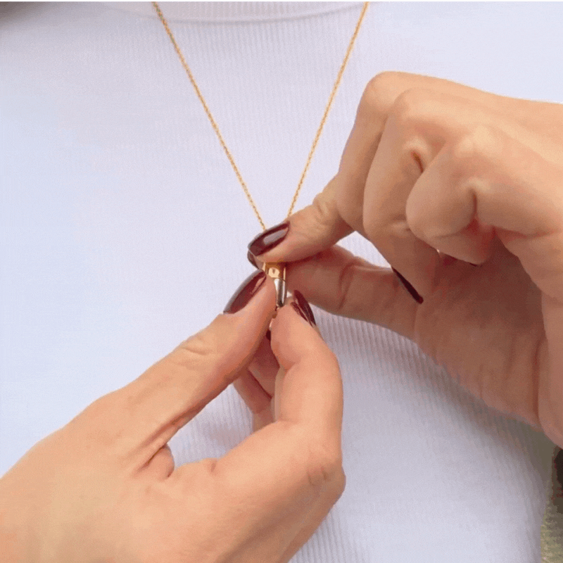 Anja Pill Capsule Necklace - Stylish & Functional Jewelry for Medication Storage - Perfect for Travel, Work & Everyday Use