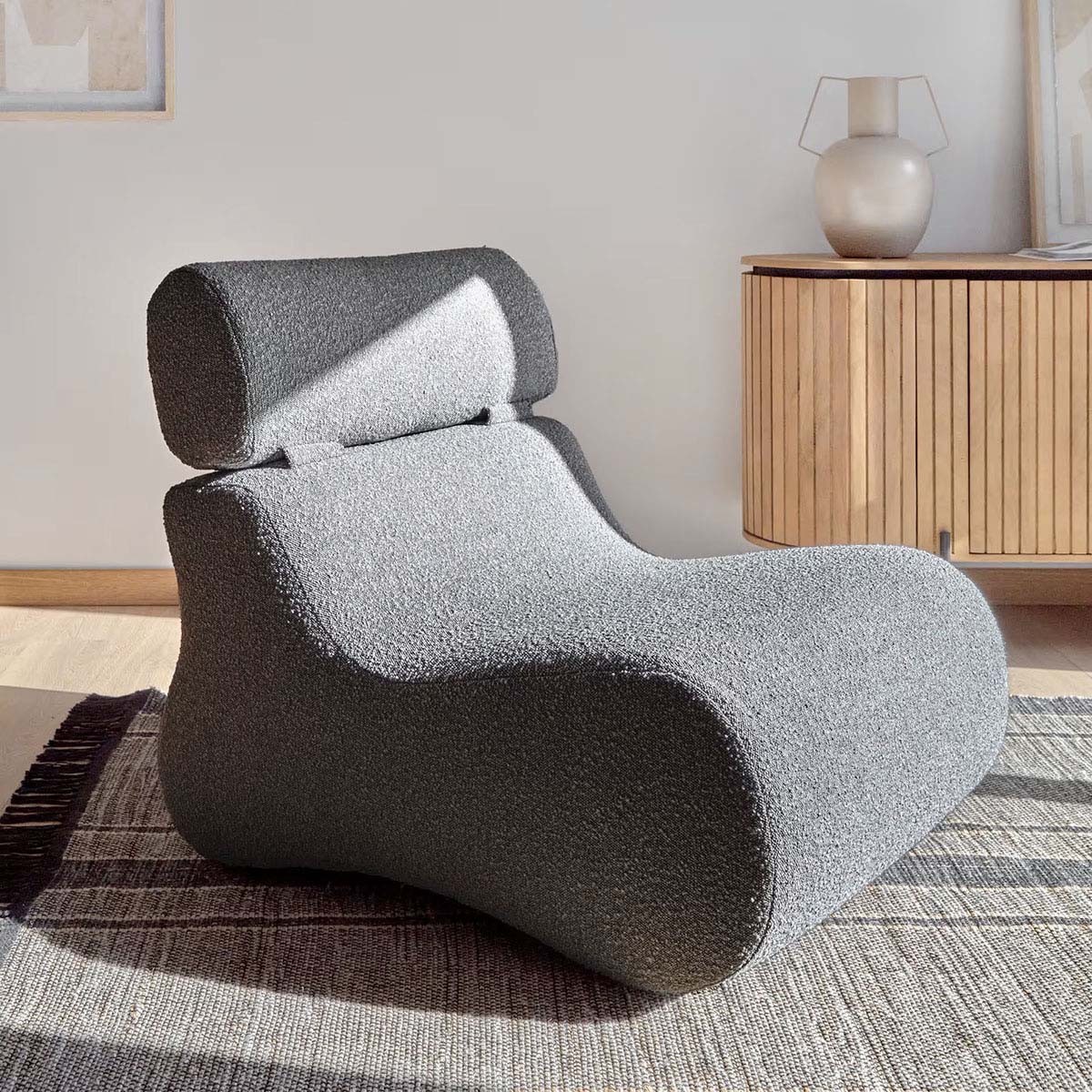 Kave Home Club Armchair - Modern Lounge Chair for Living Room, Bedroom & Office - Comfortable Upholstered Accent Chair with Sturdy Wooden Legs