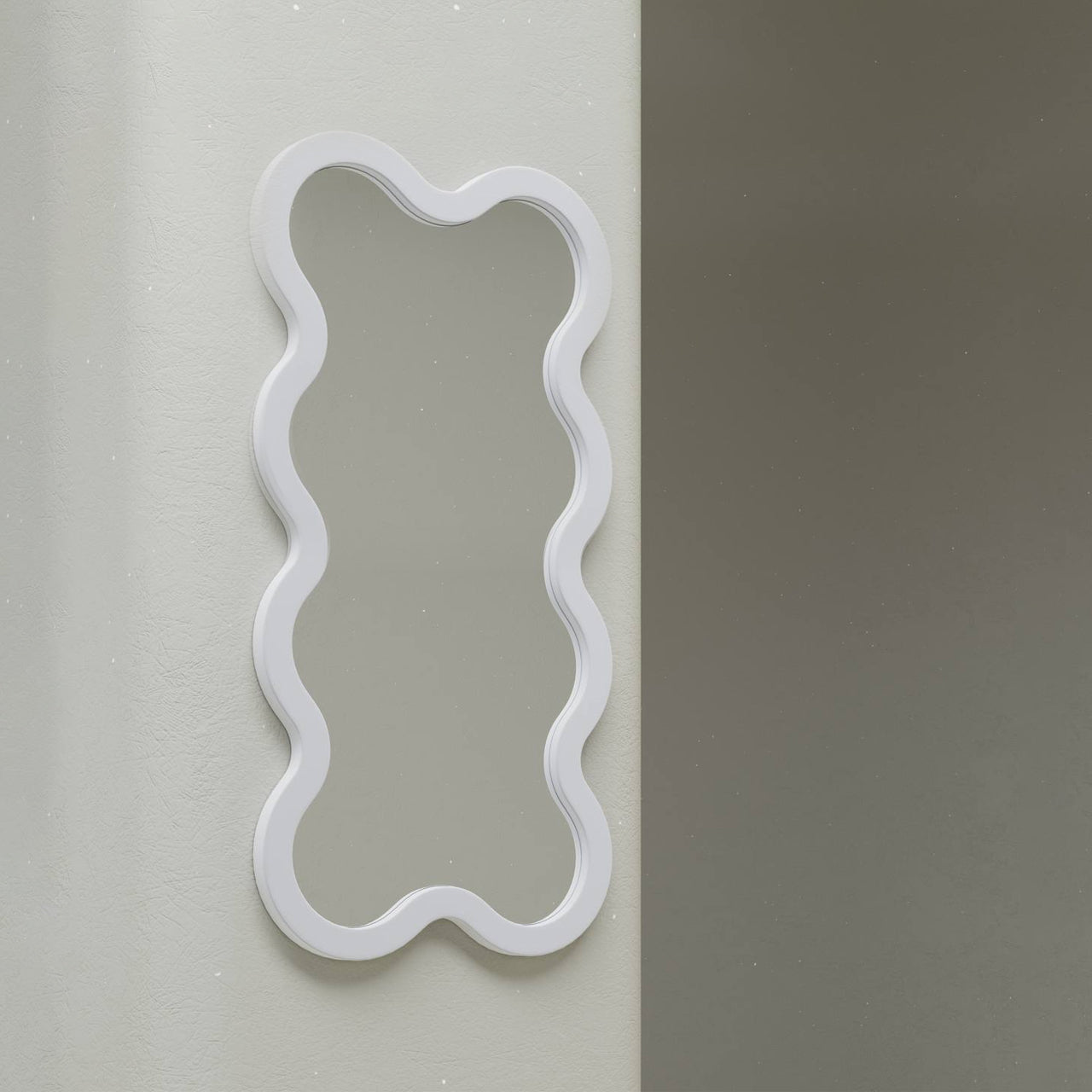 Oitoproducts Hvyli 8 (2x4) Wall Mirror - Modern Decorative Mirror for Living Room, Bedroom, Bathroom & Entryway - Shatterproof Glass with Stylish Frame