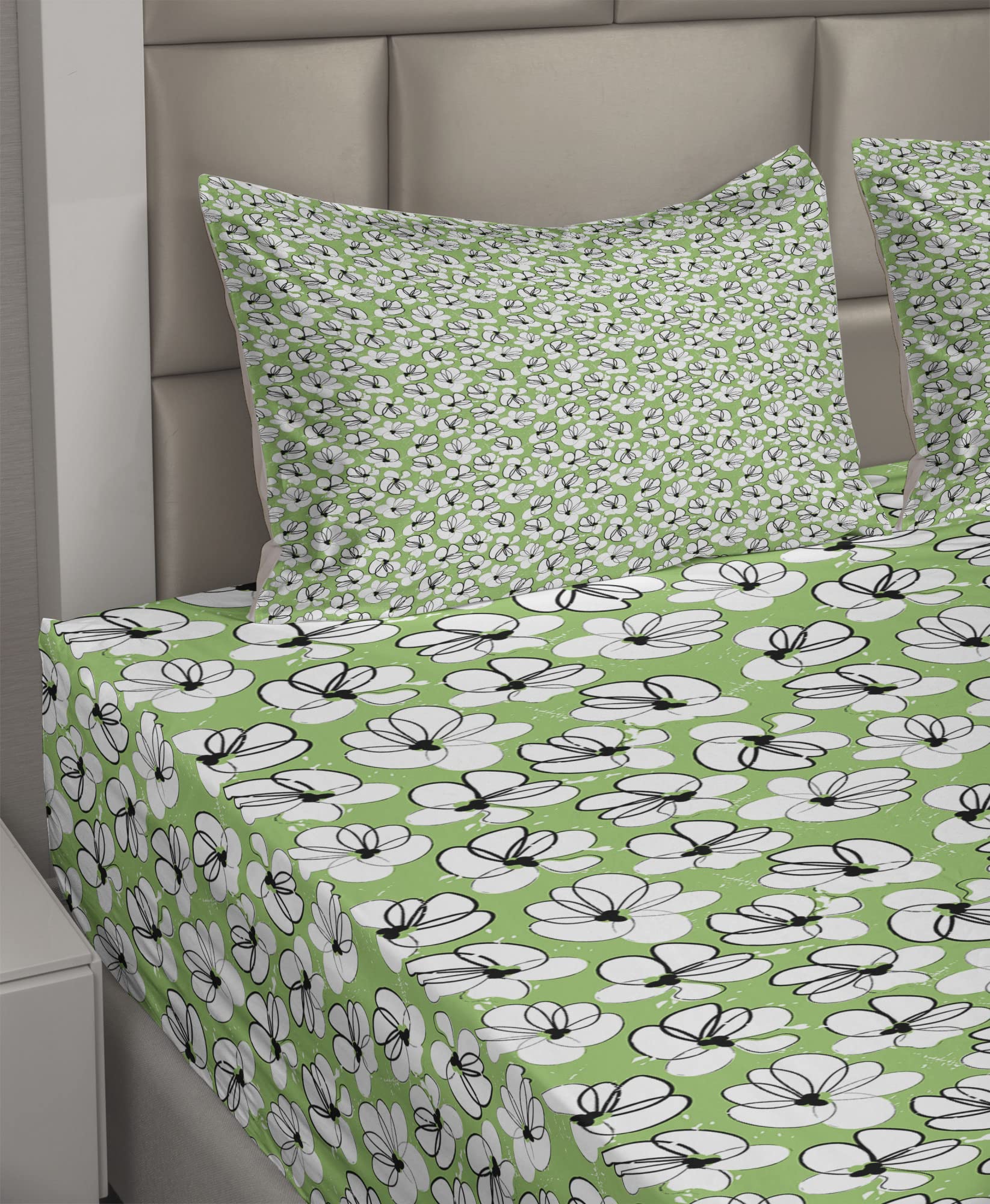 Ambesonne Floral King Sheet Set - 4 Piece Modern Design Summer Petals with Grunge Strokes Bedding Set, Fitted & Flat Sheets with Pillowcases, Shamrock Green Black - Perfect for Master Bedroom, Guest Room & Vacation Home Decor