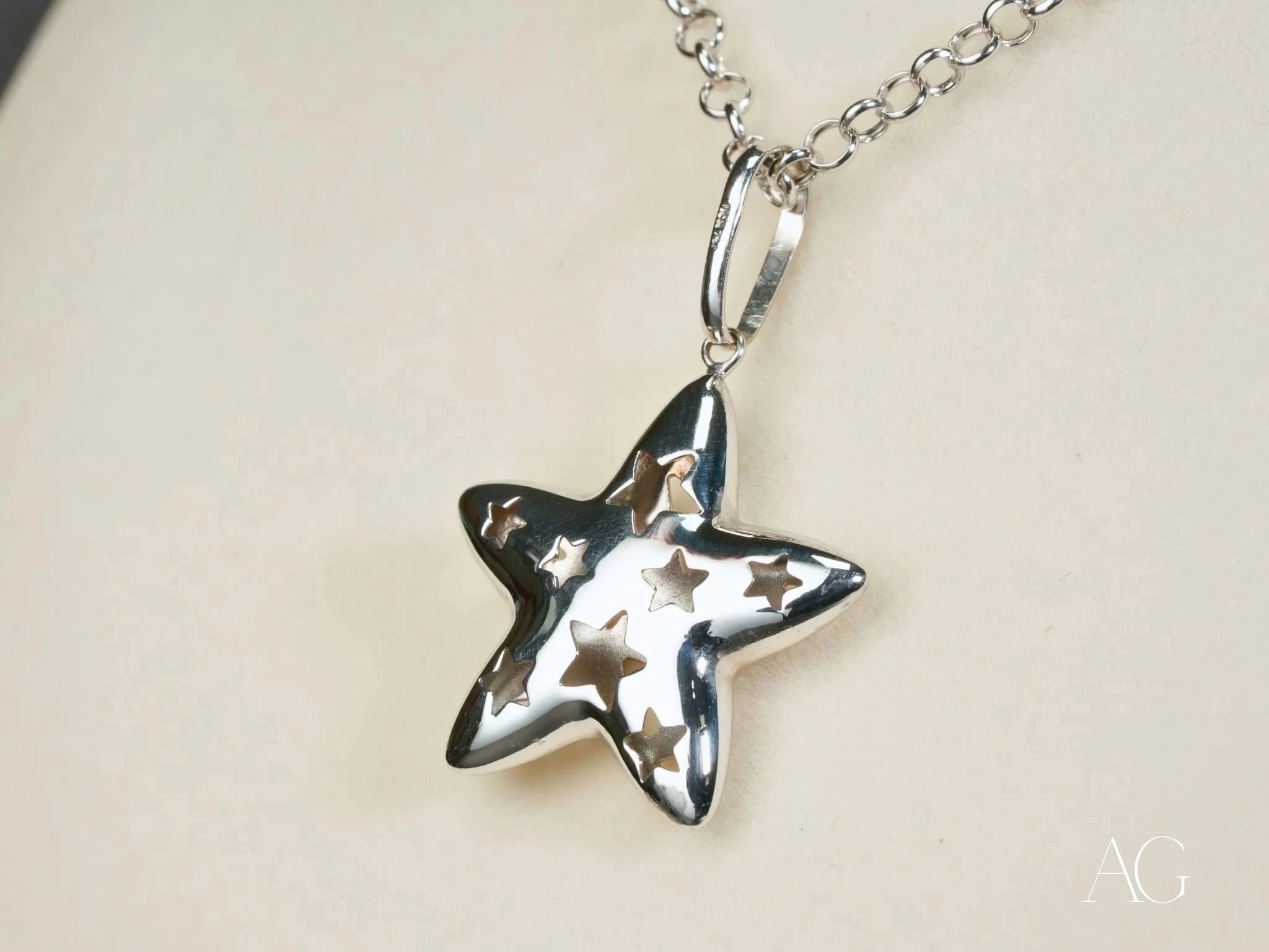 Celestial Radiance White Gold Star Pendant Necklace - Elegant 14K White Gold Star Charm Jewelry for Women - Perfect for Everyday Wear, Gift Giving & Special Occasions