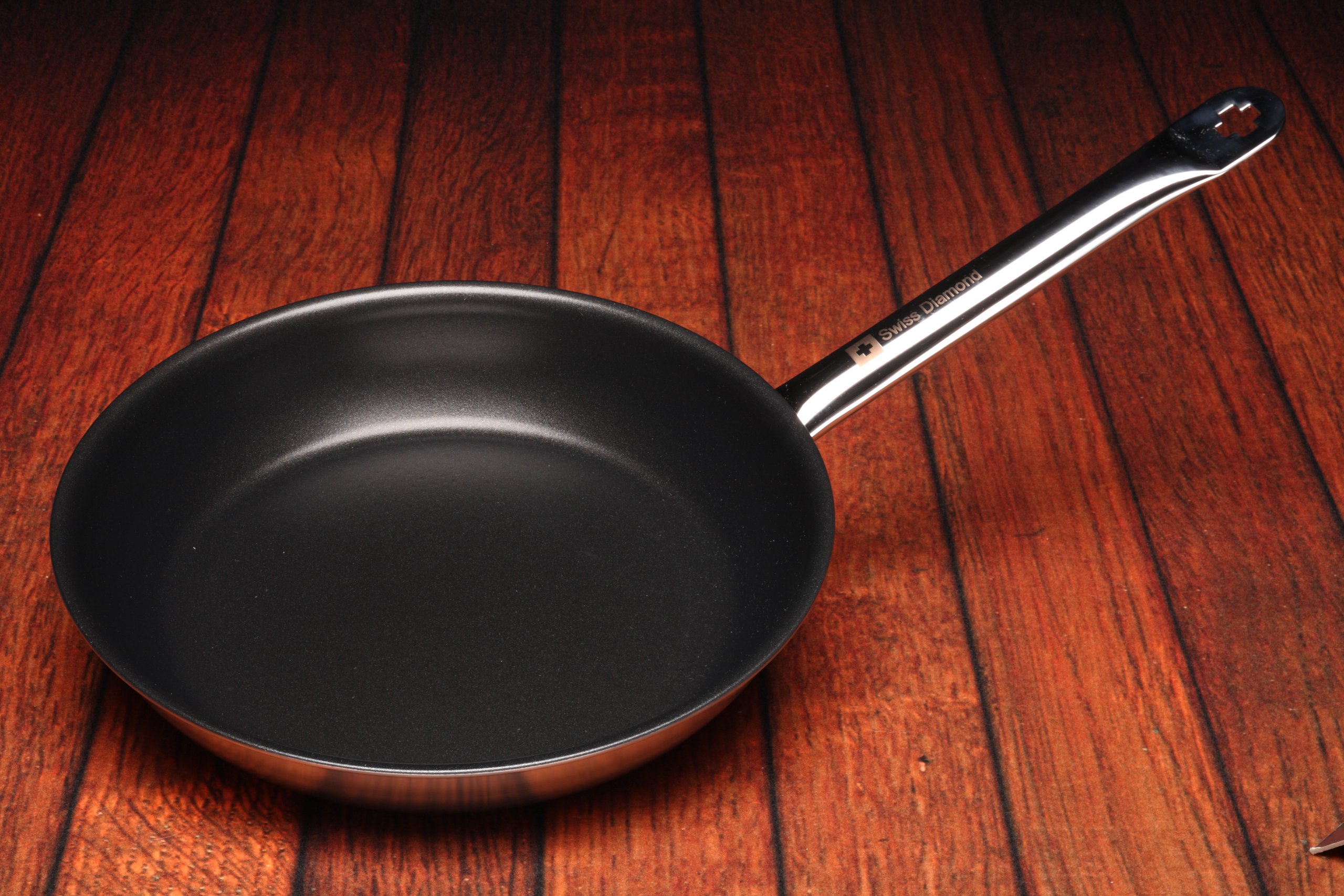 Swiss Diamond 11 Inch Nonstick Fry Pan - HD Pro Diamond Coated Aluminum Skillet, Oven Safe & Dishwasher Safe, Grey - Perfect for Searing, Frying & Sauteing in Professional & Home Kitchens