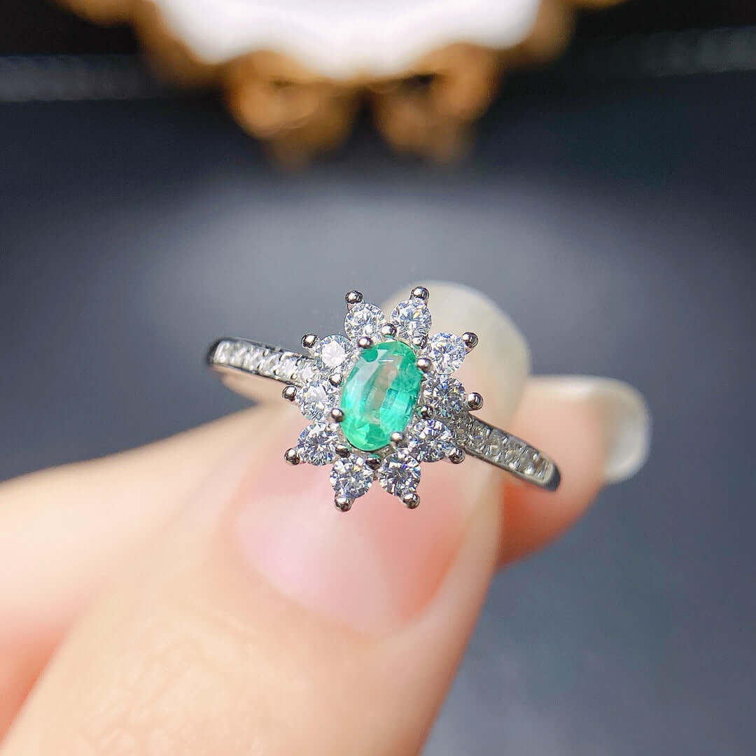 18K Gold Statement Emerald Ring for Women - Elegant Green Gemstone Jewelry for Engagement, Wedding & Special Occasions | NS2403