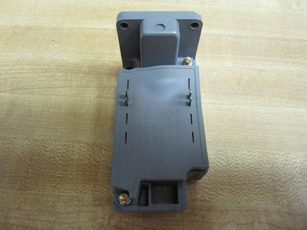 Cutler Hammer E51SAL Inductive Proximity Switch - Normally Open, Panel Mount, Grey - Ideal for Industrial Automation & Machine Safety Applications