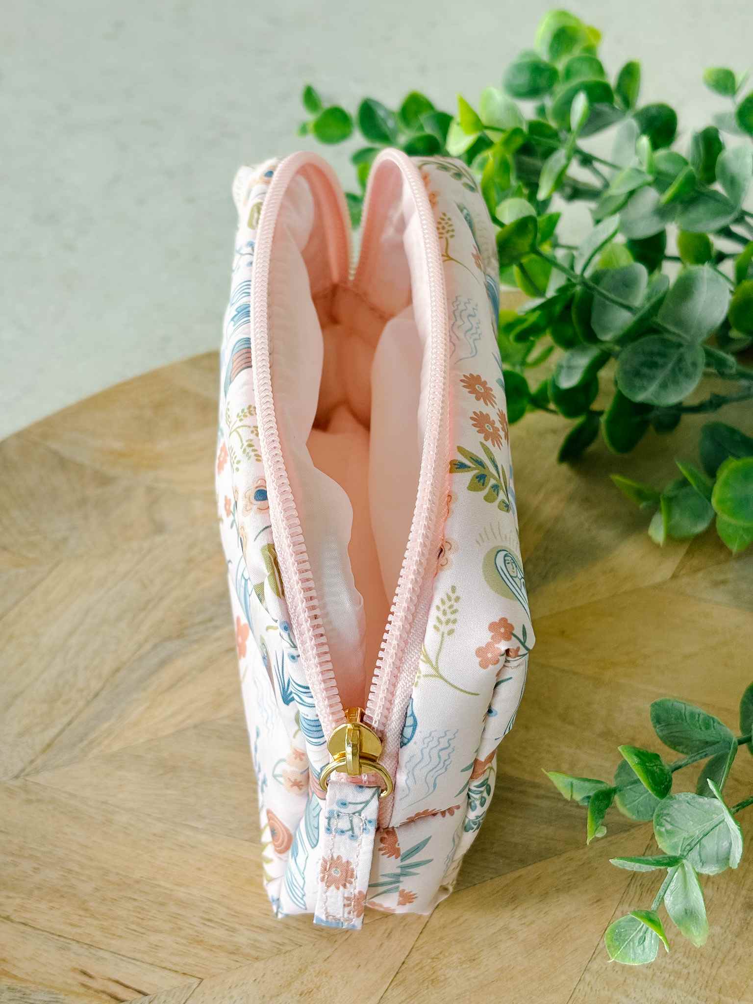 Our Lady of Lourdes Puffer Pouch - Religious Insulated Lunch Bag for Women, Perfect for Church, Work & School - Catholic Gift Idea