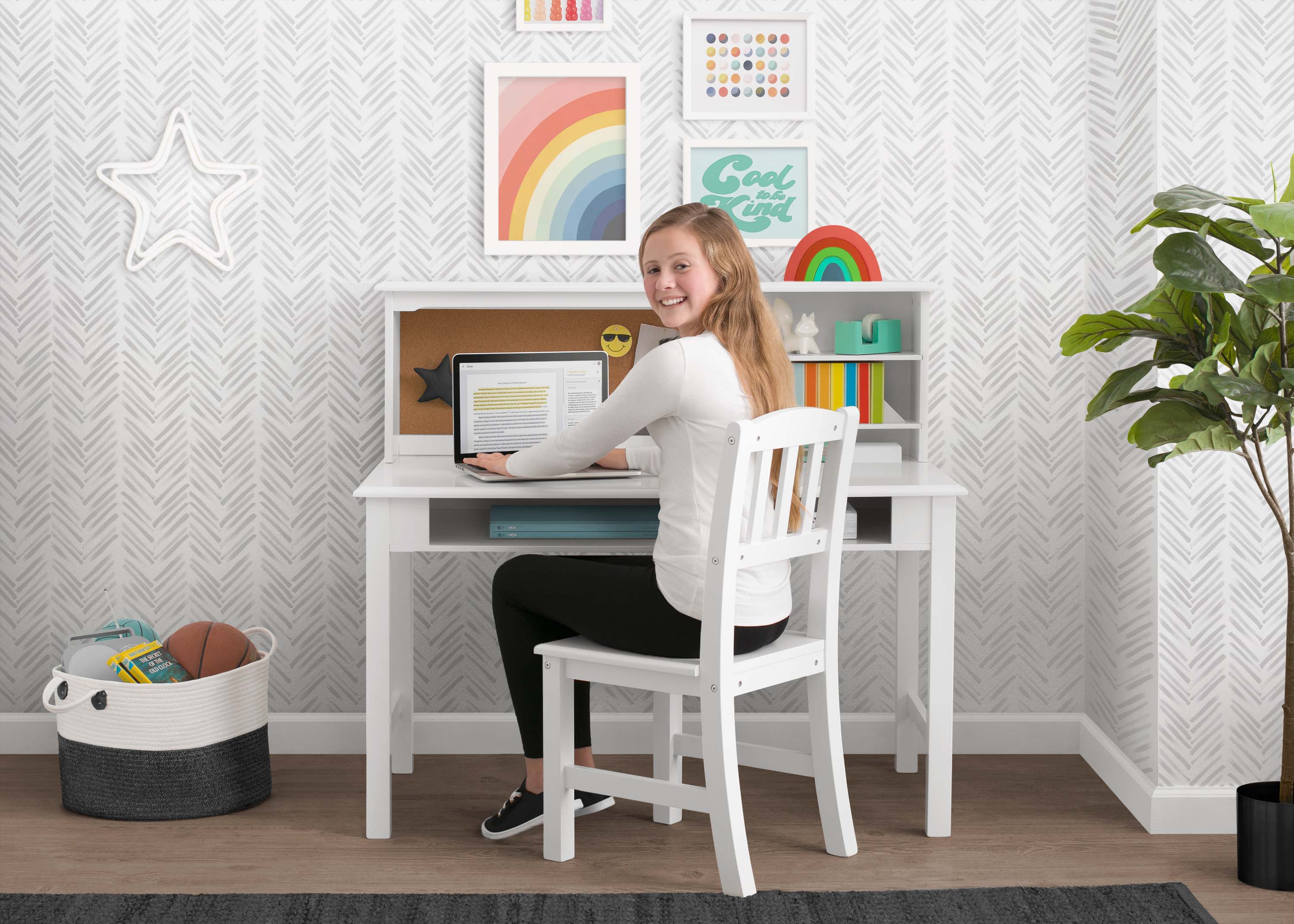Stylish Wooden Study Desk with Hutch & Chair Set for Teens - Perfect for Homework, Online Learning & Bedroom Organization