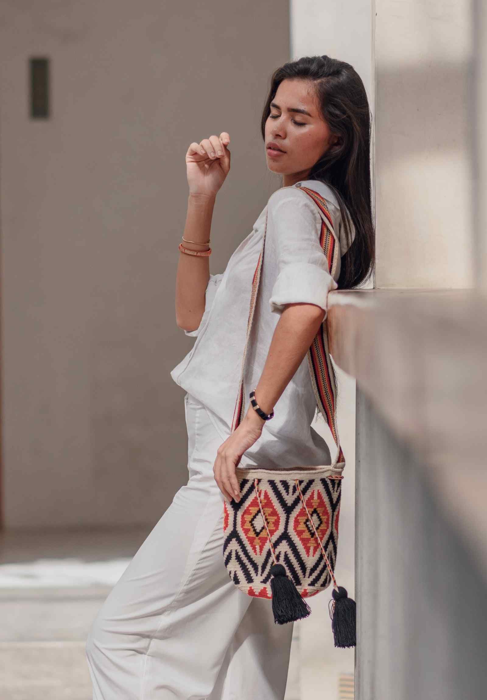 Fairtrade Authentic WAYUU Bag - Handmade Colombian Mochila Crossbody Purse, Medium Crochet Bucket Bag, Artisan Craft from Zaragoza | Perfect for Beach, Travel & Boho Fashion Accessories