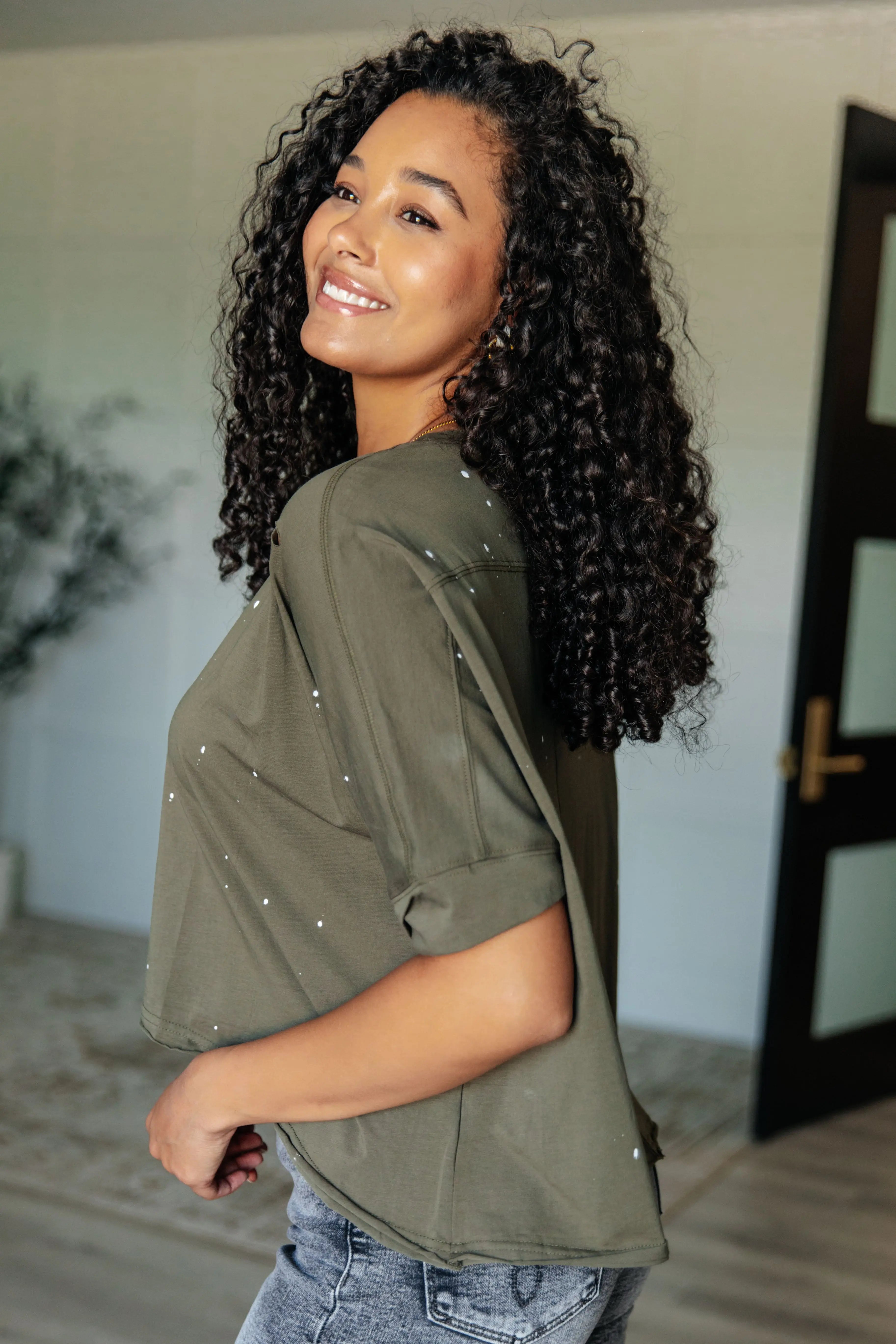 Stylish Asymmetrical Distressed Women's Top - Trendy Off-Shoulder Casual Tee for Streetwear & Night Out