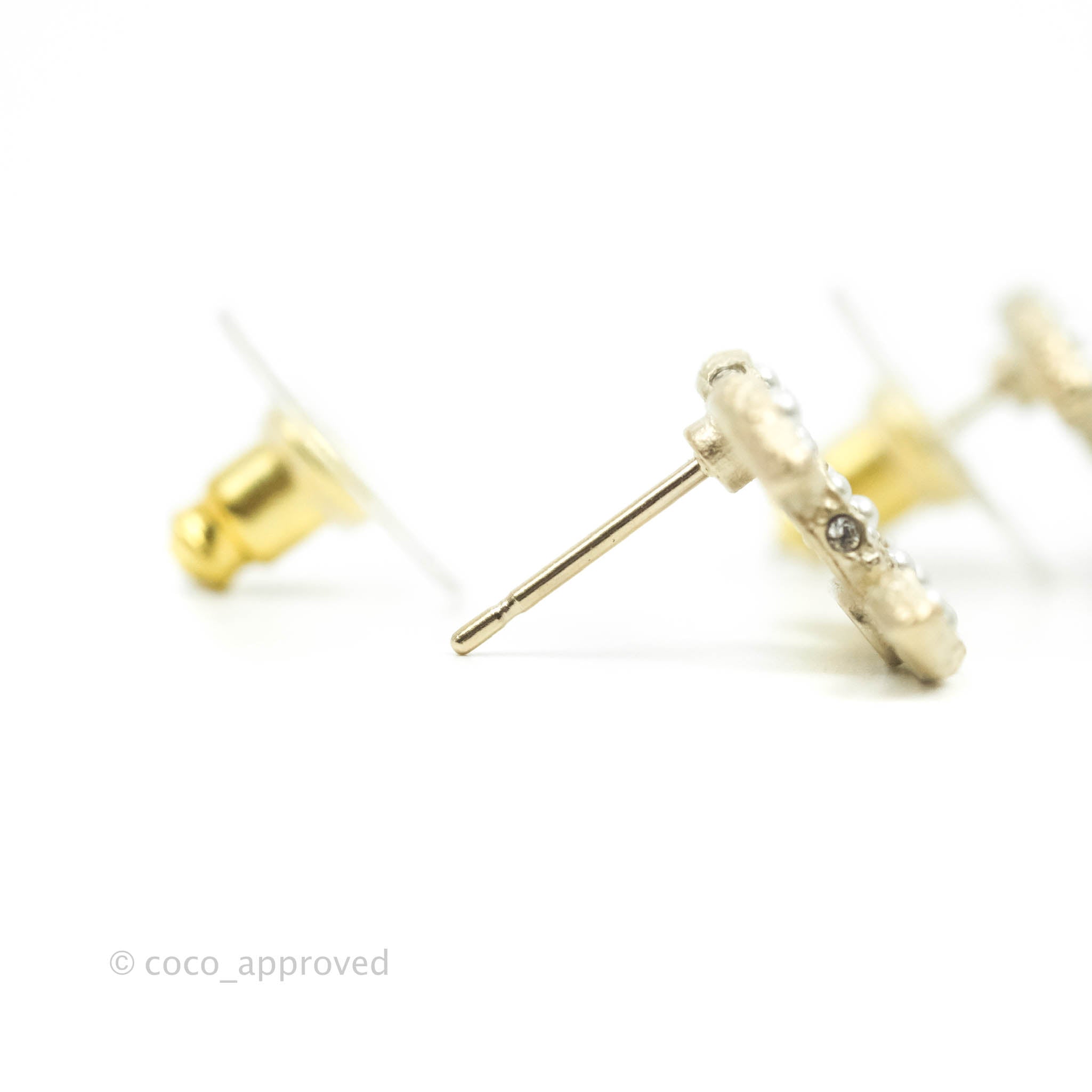 Chanel CC Pearl Earrings in Gold Tone - 21V Elegant Fashion Jewelry for Women | Perfect for Parties, Weddings & Special Occasions