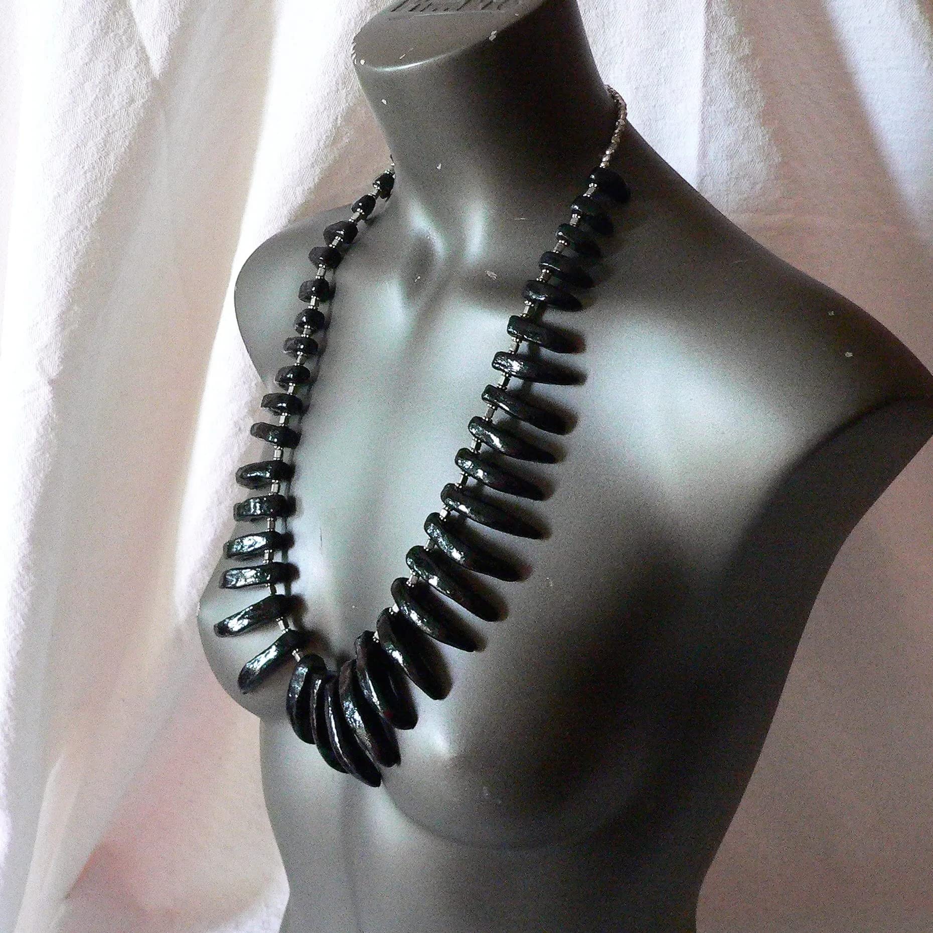 Elegant Long Claw-Shaped Ceramic Bead Necklace in Amethyst Black - Perfect for Boho Chic Outfits & Evening Wear