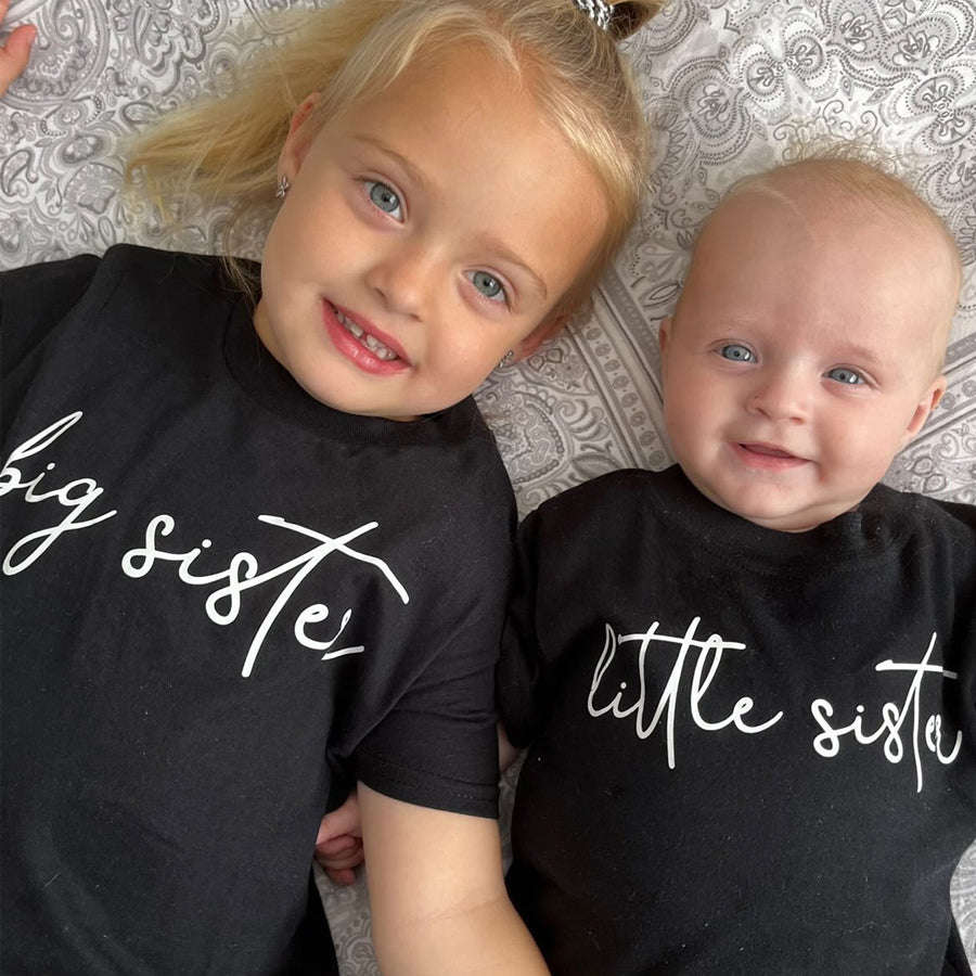 Big Sister & Little Sister Matching Black Script T-Shirts - Cute Sibling Outfits for Family Photos & Special Occasions