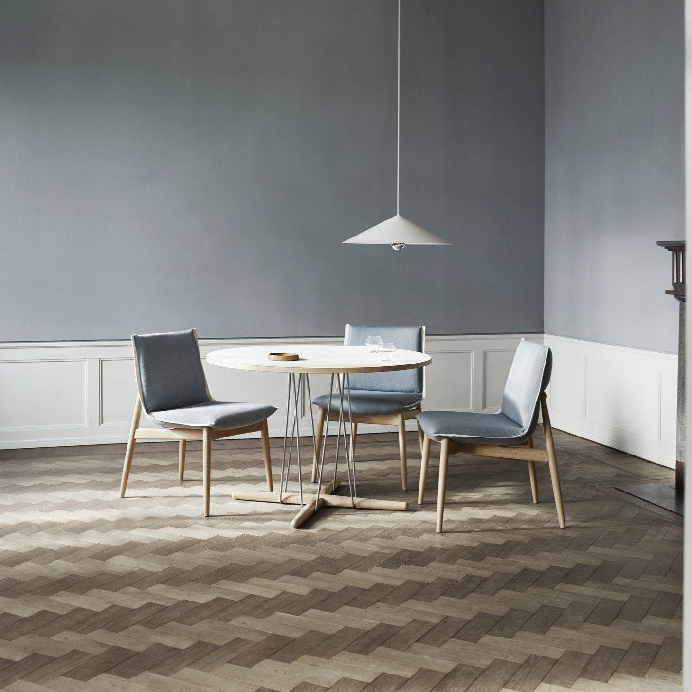 E004 Embrace Dining Chair - Modern Comfortable Kitchen & Dining Room Chair for Home, Restaurant, and Office Use