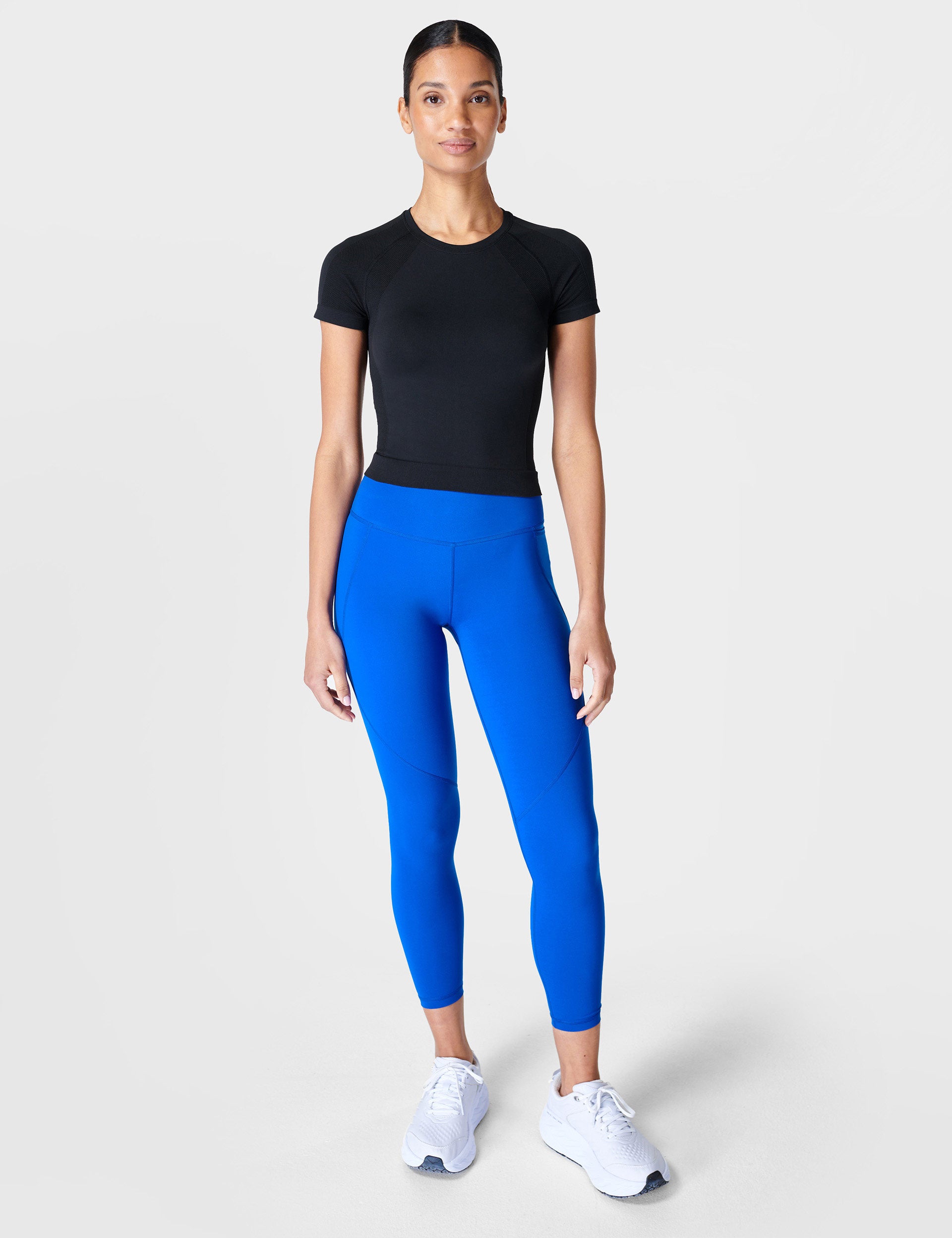 Seamless Gym Crop Top for Women - High Performance Workout Shirt - Black - Perfect for Yoga, Running & Fitness Training