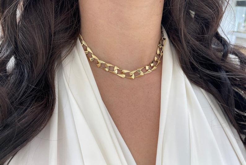 14K Gold Flat Curb Chain Necklace - 16 Inch Length, 9.50 MM Thick - Perfect for Layering, Gift Giving & Everyday Elegance