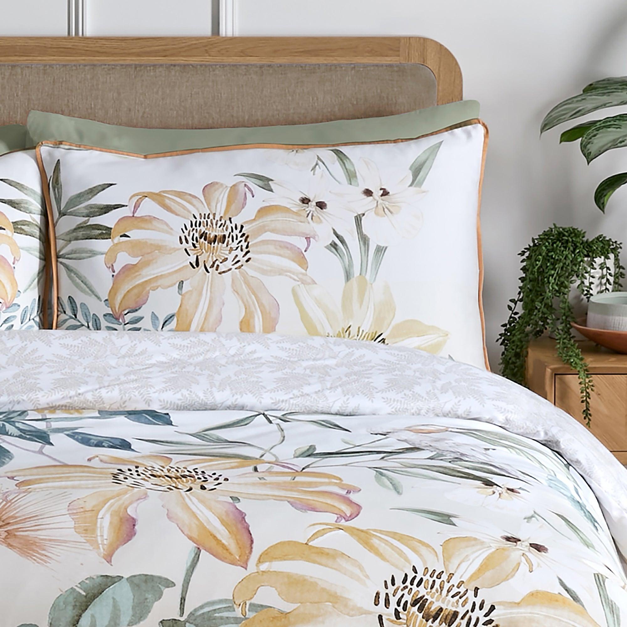 Soiree Sagara Luxury Duvet Cover Set - King Size, Soft & Breathable Gold Bedding Set for Master Bedroom, Guest Room, or Hotel Decor