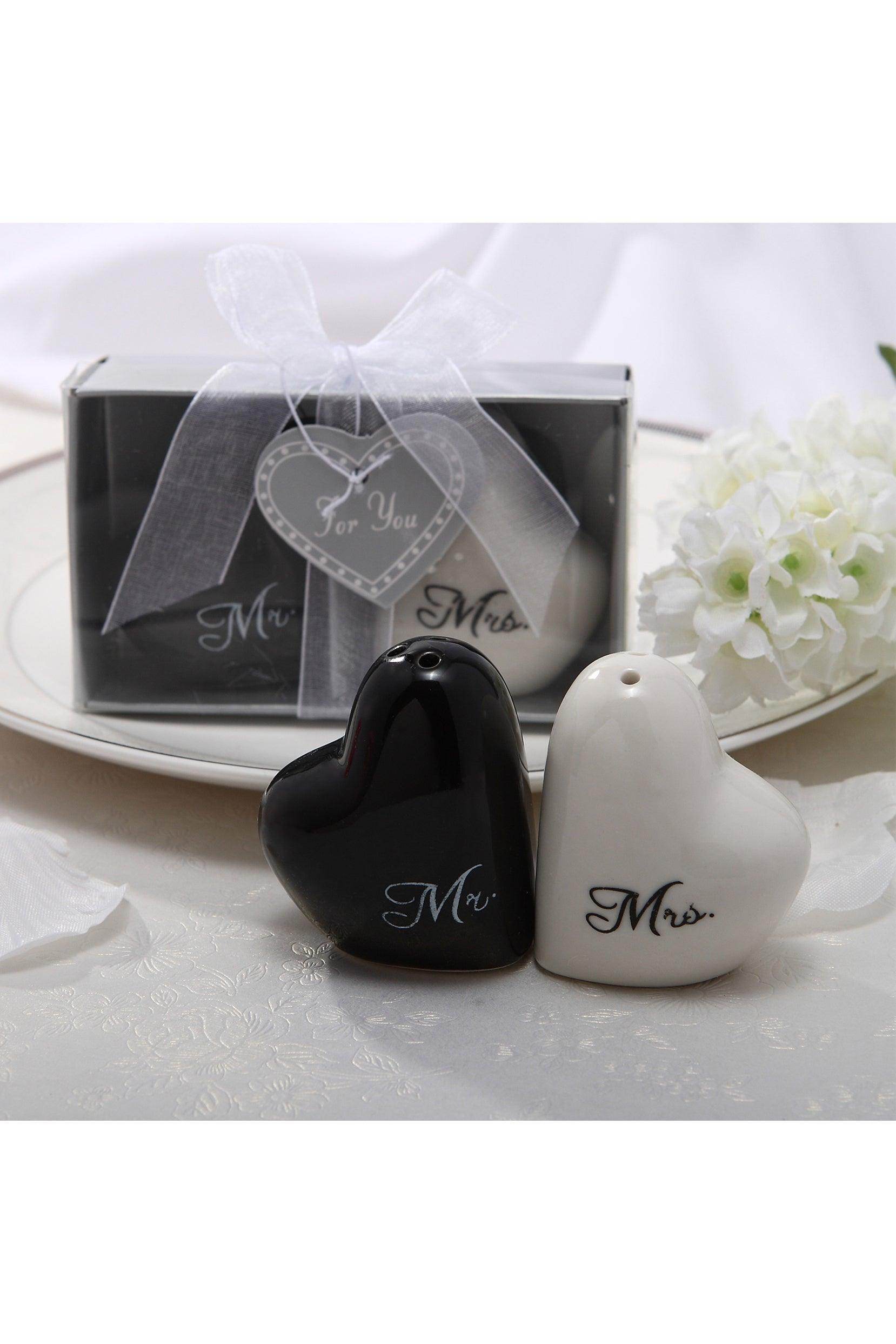 Romantic Heart-Shaped Mr and Mrs Salt and Pepper Shakers Set - Elegant Couple Gift for Wedding, Anniversary & Valentine's Day - Perfect for Dining Table Decor, Kitchen Essentials & Housewarming Gifts (Set of 6)