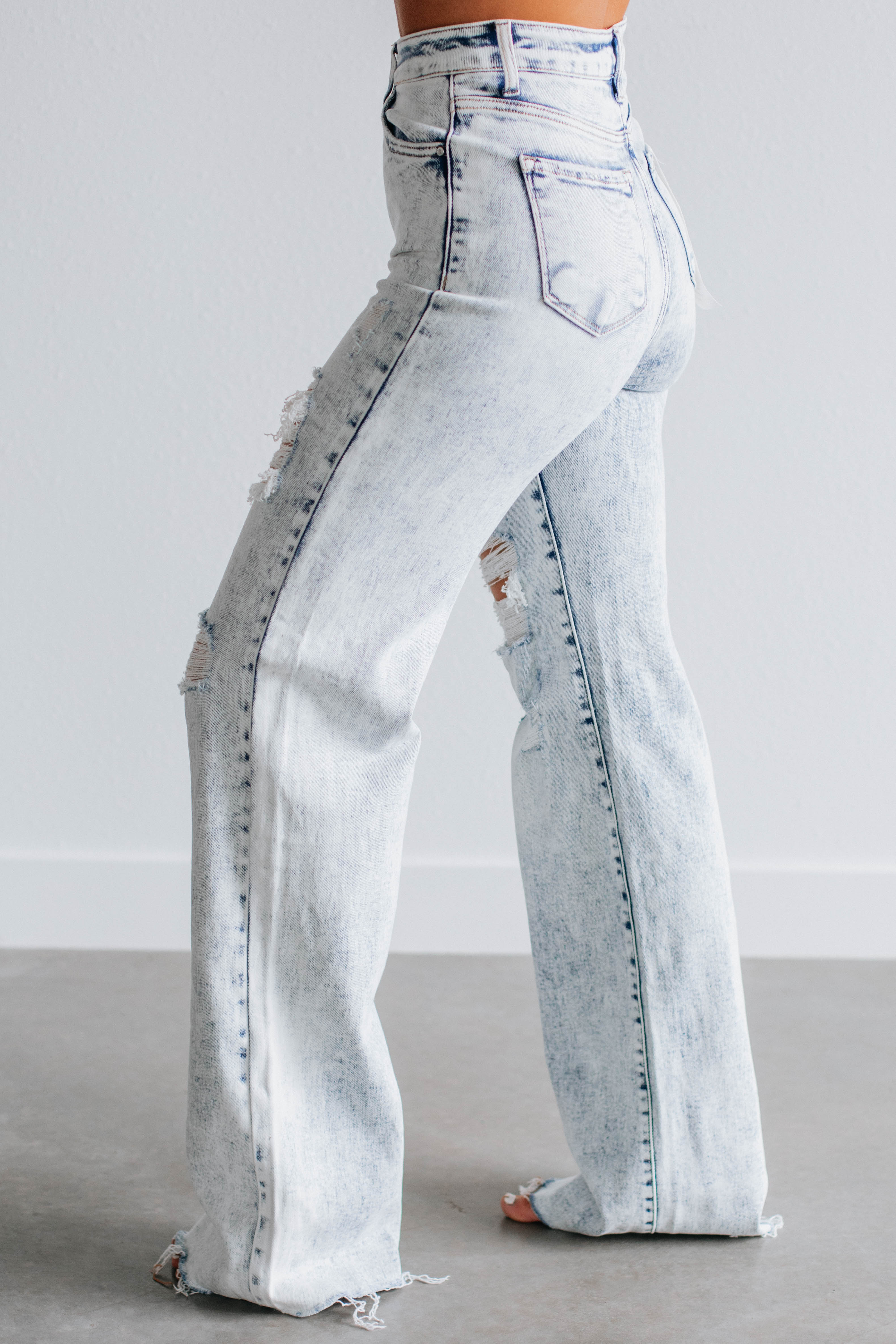 Avril Risen Vintage Light Wash High Waist Distressed Jeans for Women - Perfect for Casual Outfits, Date Nights & Street Style Fashion
