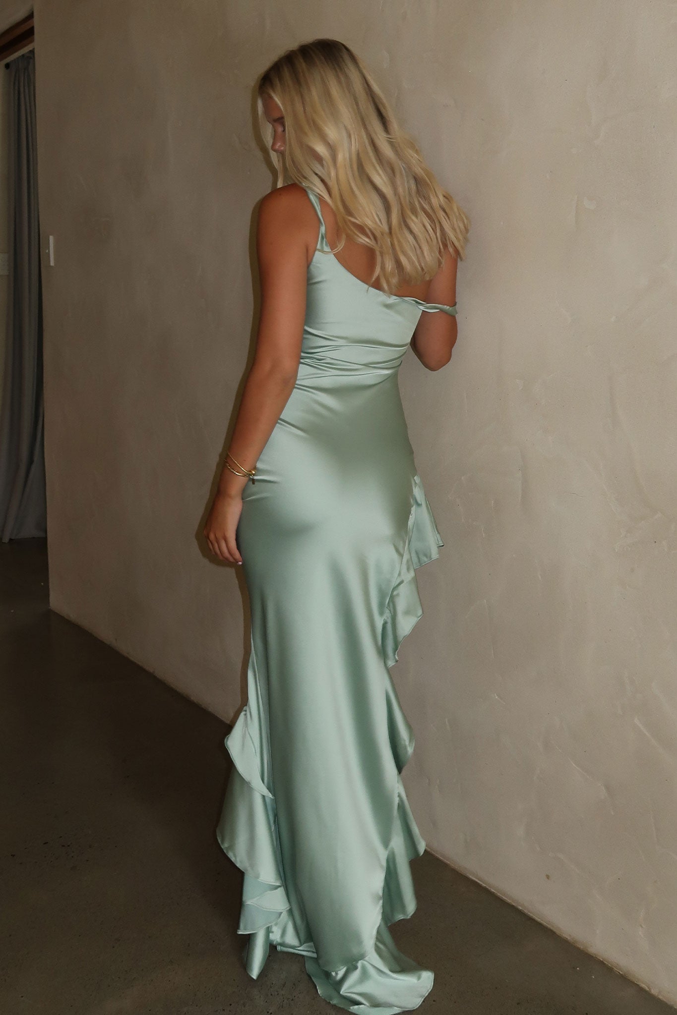 Daenerys Flowy Maxi Dress in Sage Green - Elegant Long Summer Dress for Women, Perfect for Beach Vacations, Weddings & Casual Outings