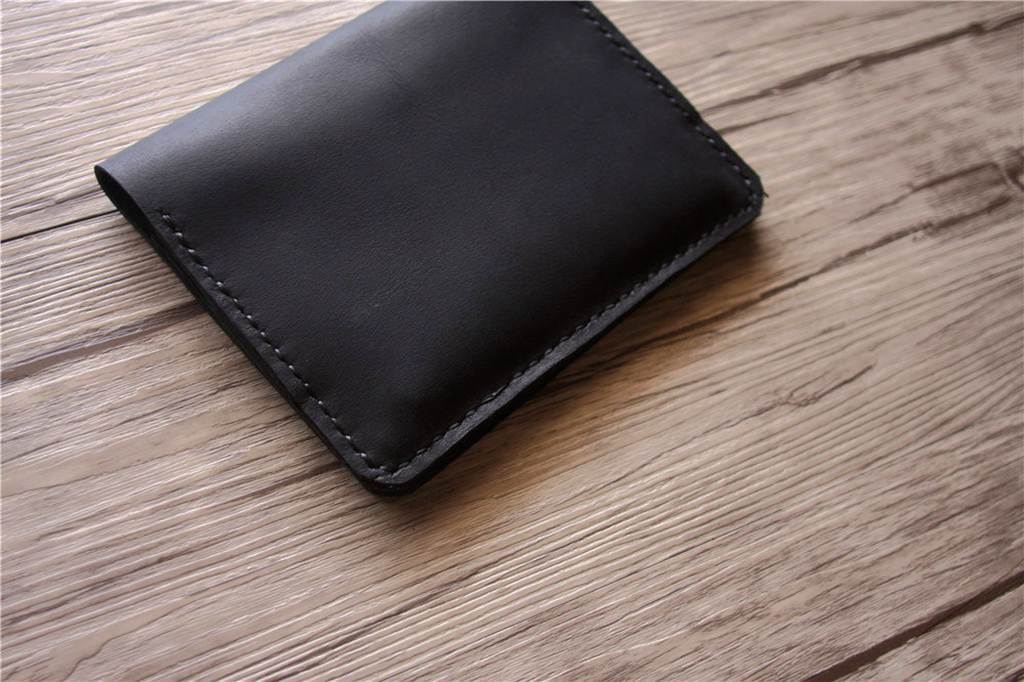 Personalized Leather Men's Passport Holder Wallet - RFID Blocking Travel Accessory for Business Trips & Vacations