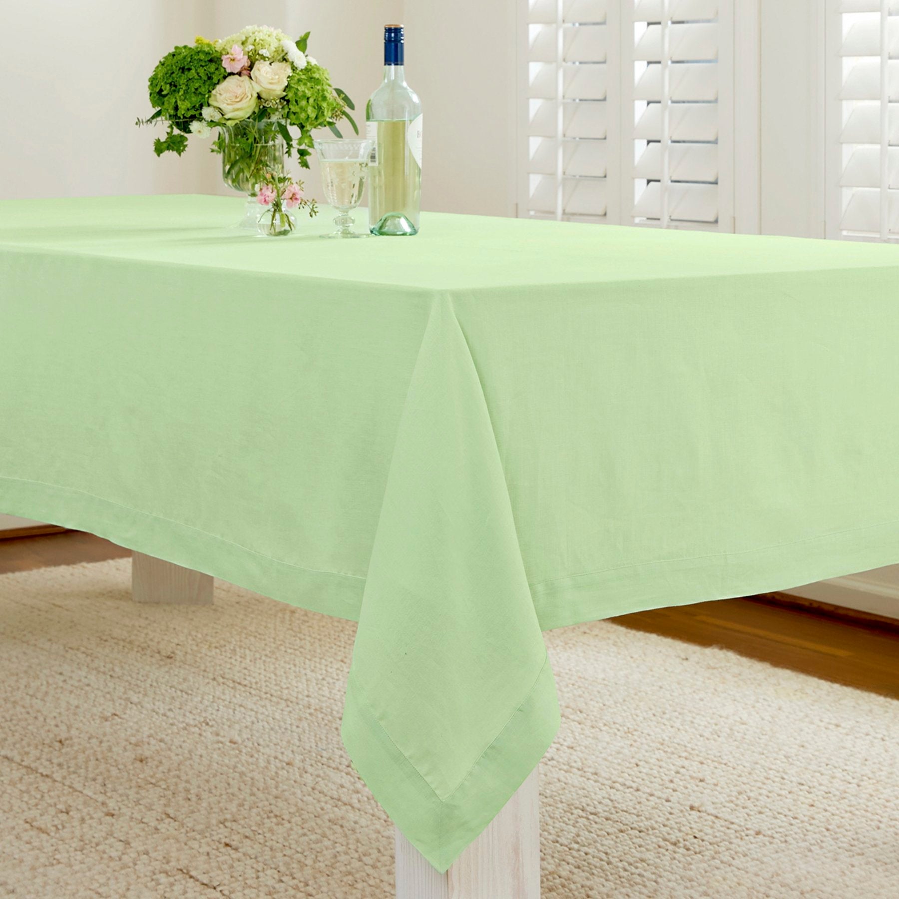 Premium Fete Tablecloth for Parties & Events - Waterproof & Wrinkle-Resistant - Perfect for Weddings, Birthdays & Outdoor Gatherings