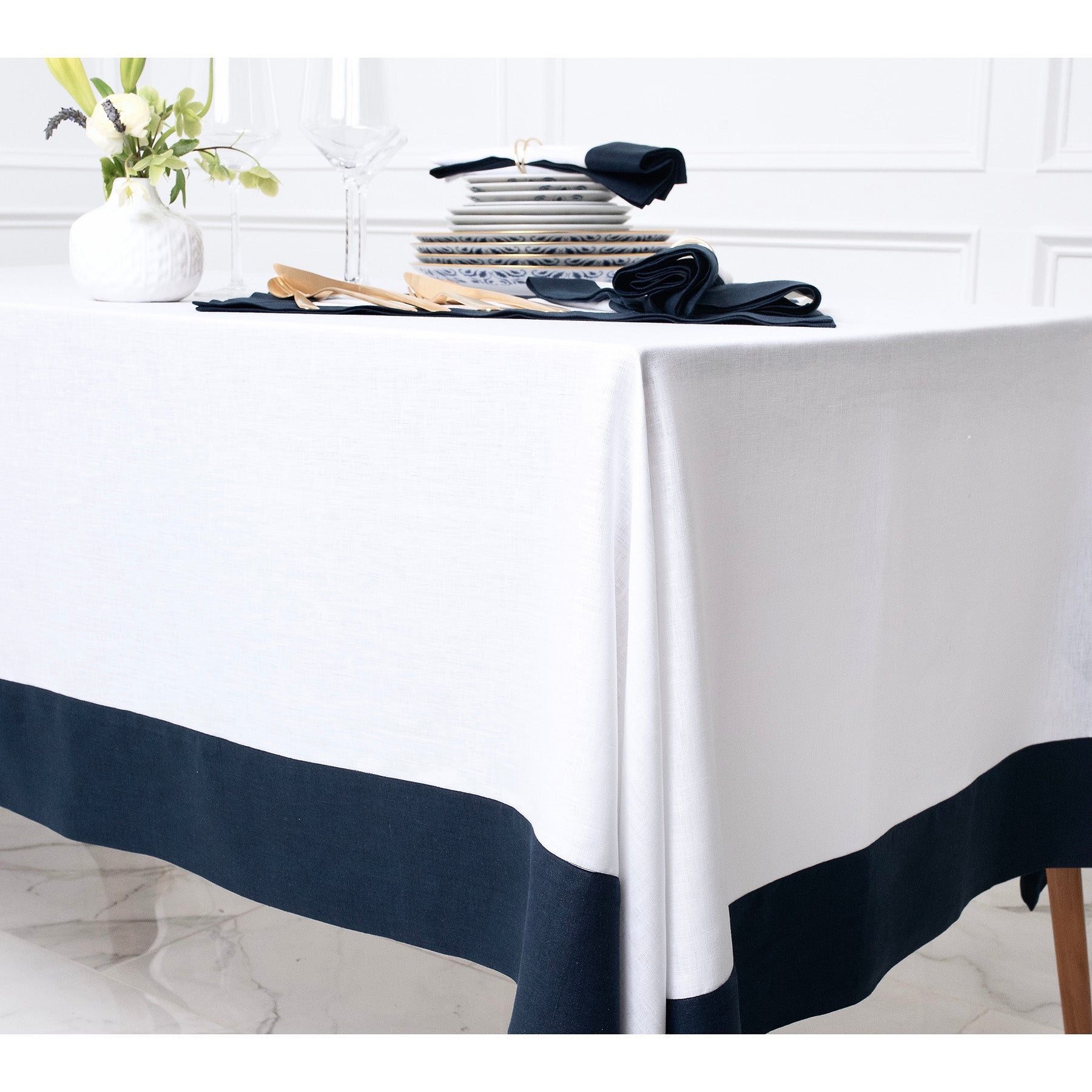 Stylish Contempo Tablecloth - Waterproof & Wrinkle-Free - Perfect for Dining, Parties & Home Decor