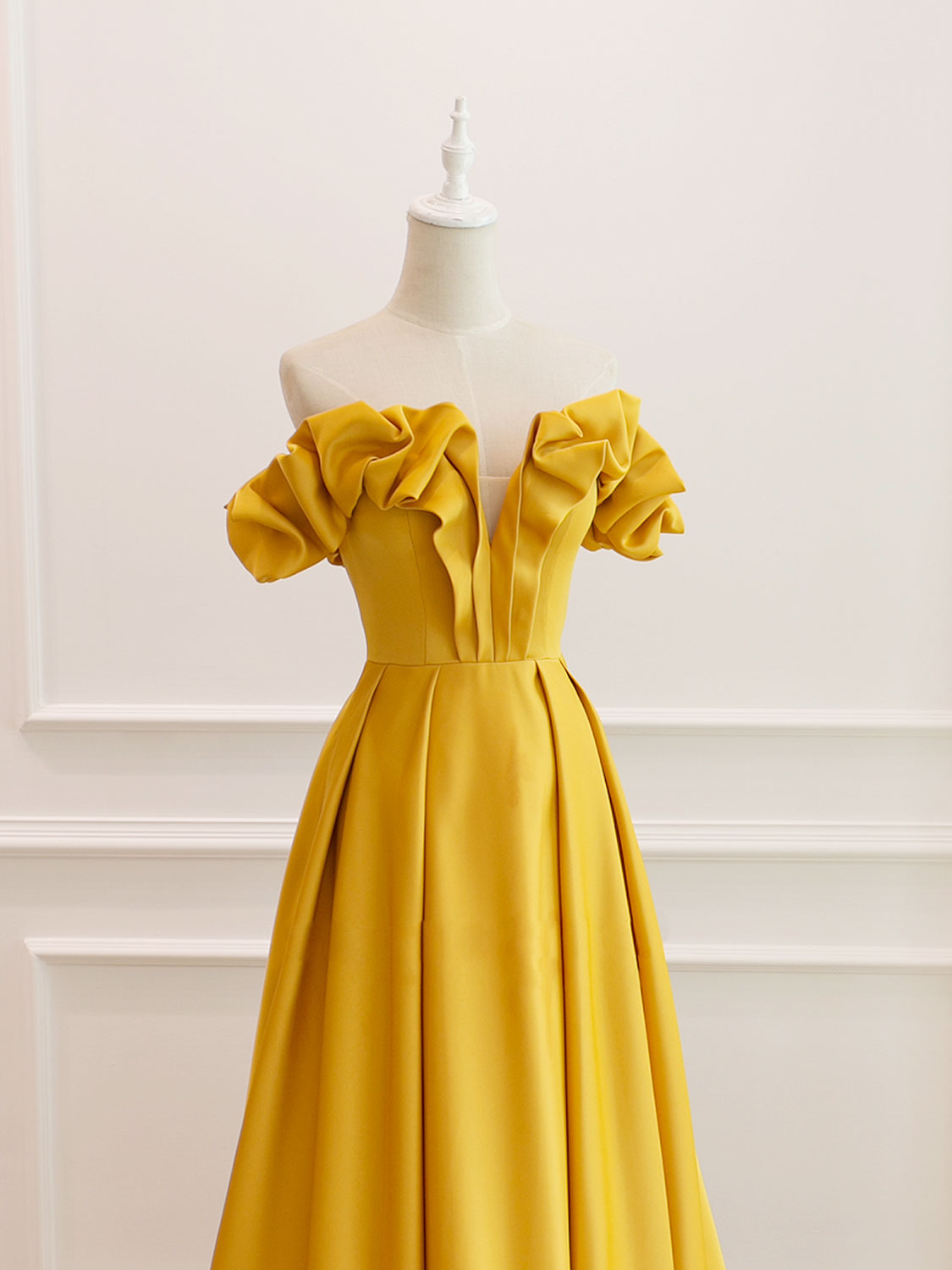 Elegant Off-Shoulder A-Line Satin Yellow Long Prom Dress | Formal Evening Gown for Women | Perfect for Homecoming, Prom Night & Special Occasions