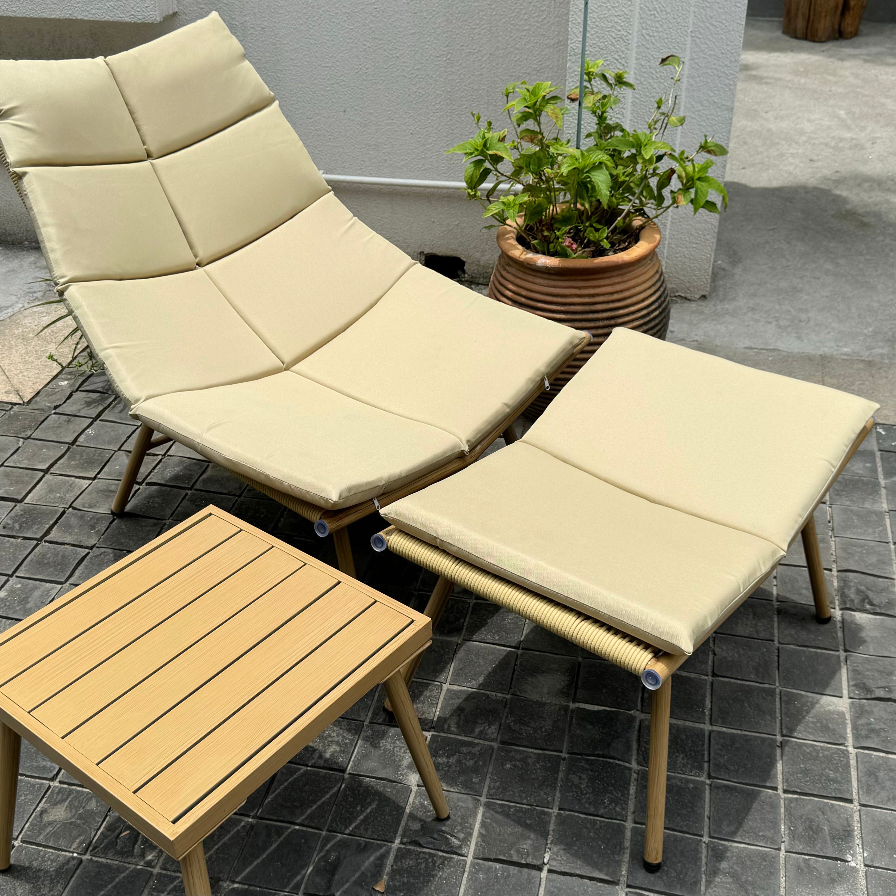 Wooden Chaise Lounge Chair with Side Table - Indoor & Outdoor Alloy Frame Recliner (380lbs Capacity) - Perfect for Camping, Gaming, Lunch Breaks, Garden Parties & Sunbathing