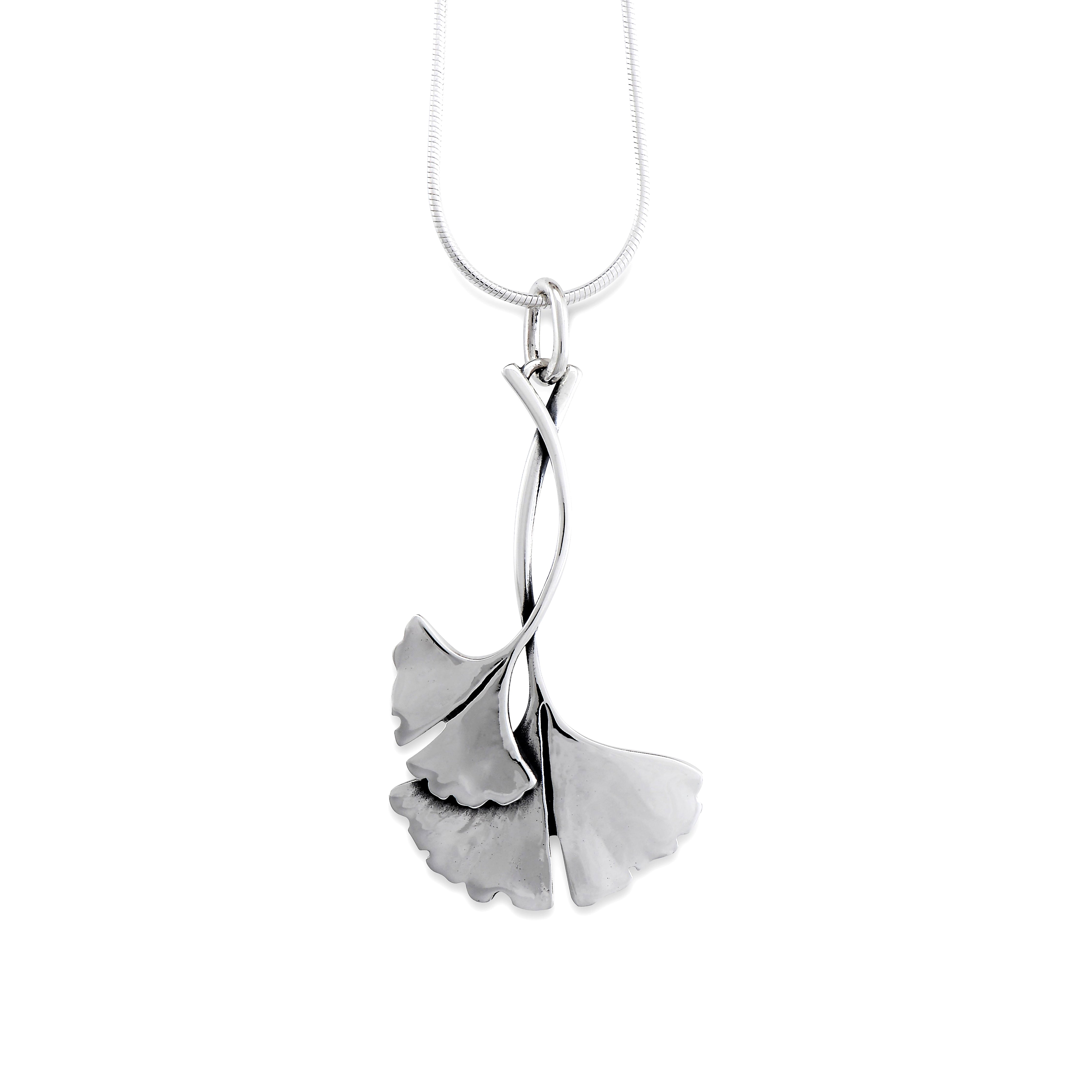 Elegant Ginkgo Leaf Pendant Necklace - Dainty Gold or Silver Jewelry for Women - Perfect Gift for Nature Lovers & Fashion Accessory for Everyday Wear