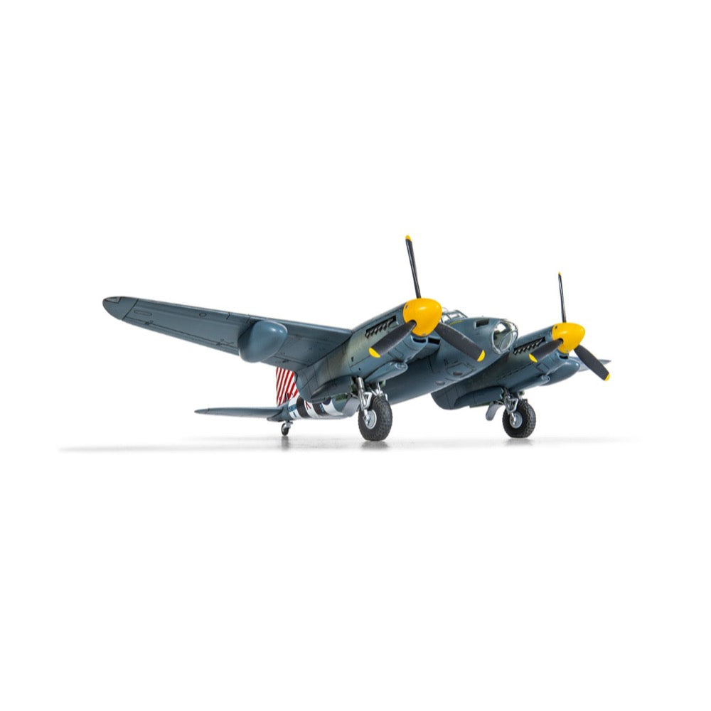 Airfix 04065 1/72 Scale de Havilland Mosquito PR.XVI Plastic Model Kit - WWII British Reconnaissance Aircraft for Collectors & Hobbyists | Perfect for Display, Dioramas & Aviation Enthusiasts