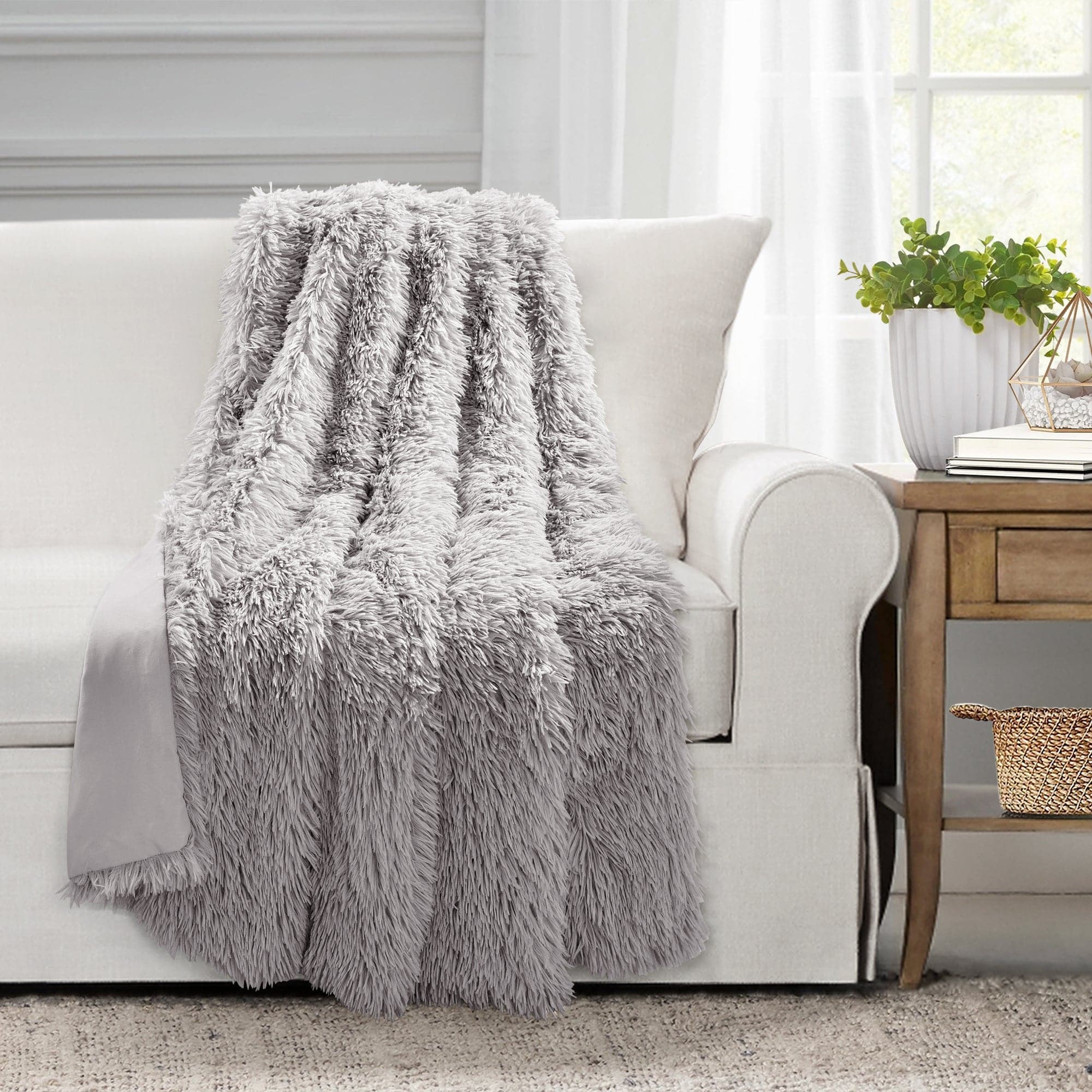 Emma Soft Faux Fur Throw Blanket - Cozy Plush Sherpa Fleece for Couch, Bed & Sofa - Perfect for Winter, Home Decor & Gift Ideas