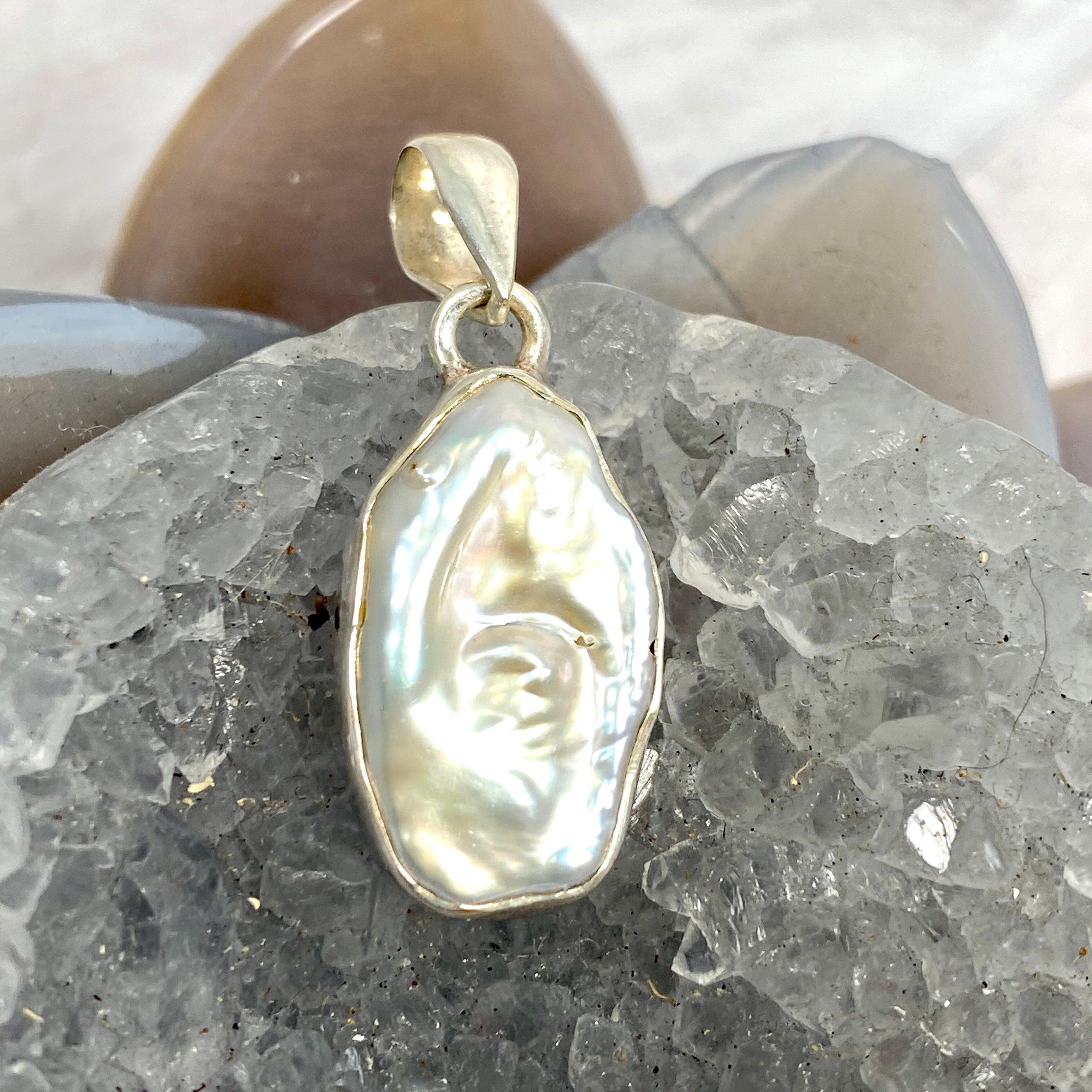 Freeform Pearl Pendant Necklace KPGJ3288 - Elegant Jewelry for Women, Perfect for Weddings, Parties & Special Occasions