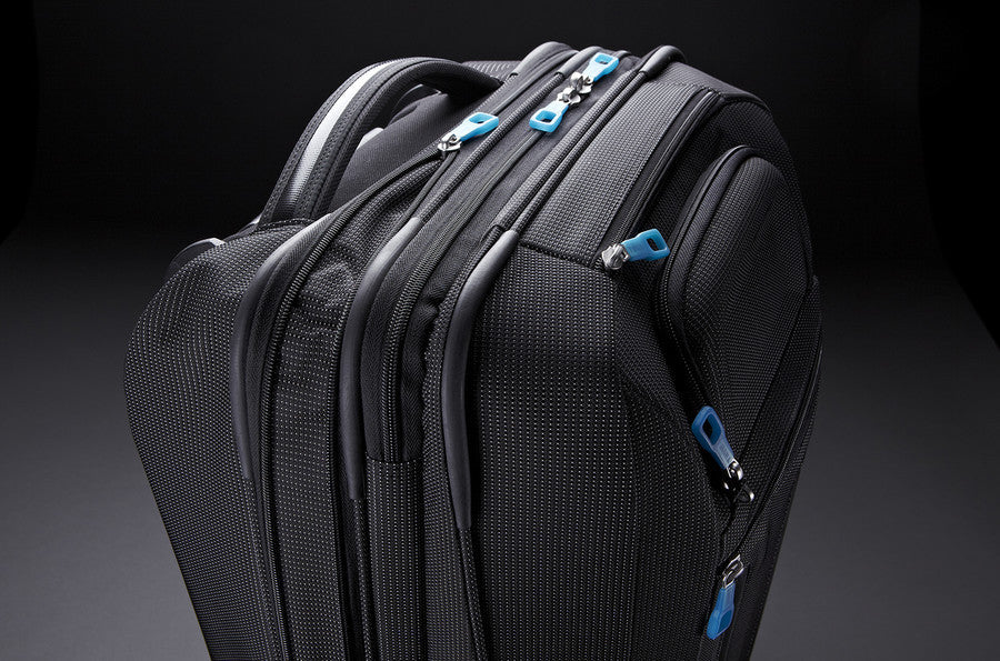 Thule Crossover 22”/58cm Rolling Upright Suiter Luggage - Durable Carry-On Suitcase for Business Travel & Weekend Getaways