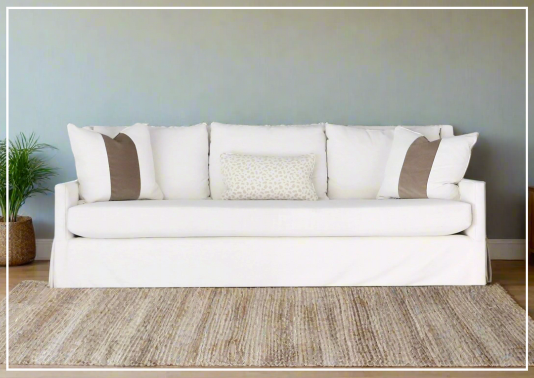 Universal Furniture Hudson 3-Seater Sofa in Nomad Snow with Throw Pillows - Modern Living Room Couch for Small Spaces & Apartments