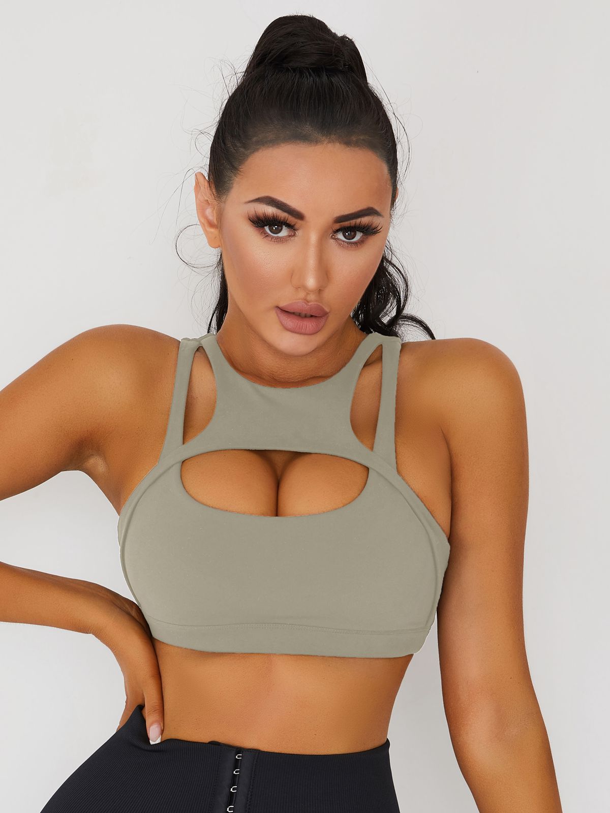 ZASUWA Women's Sexy Cutout Sports Bra - High Support Workout Top for Yoga, Gym & Running