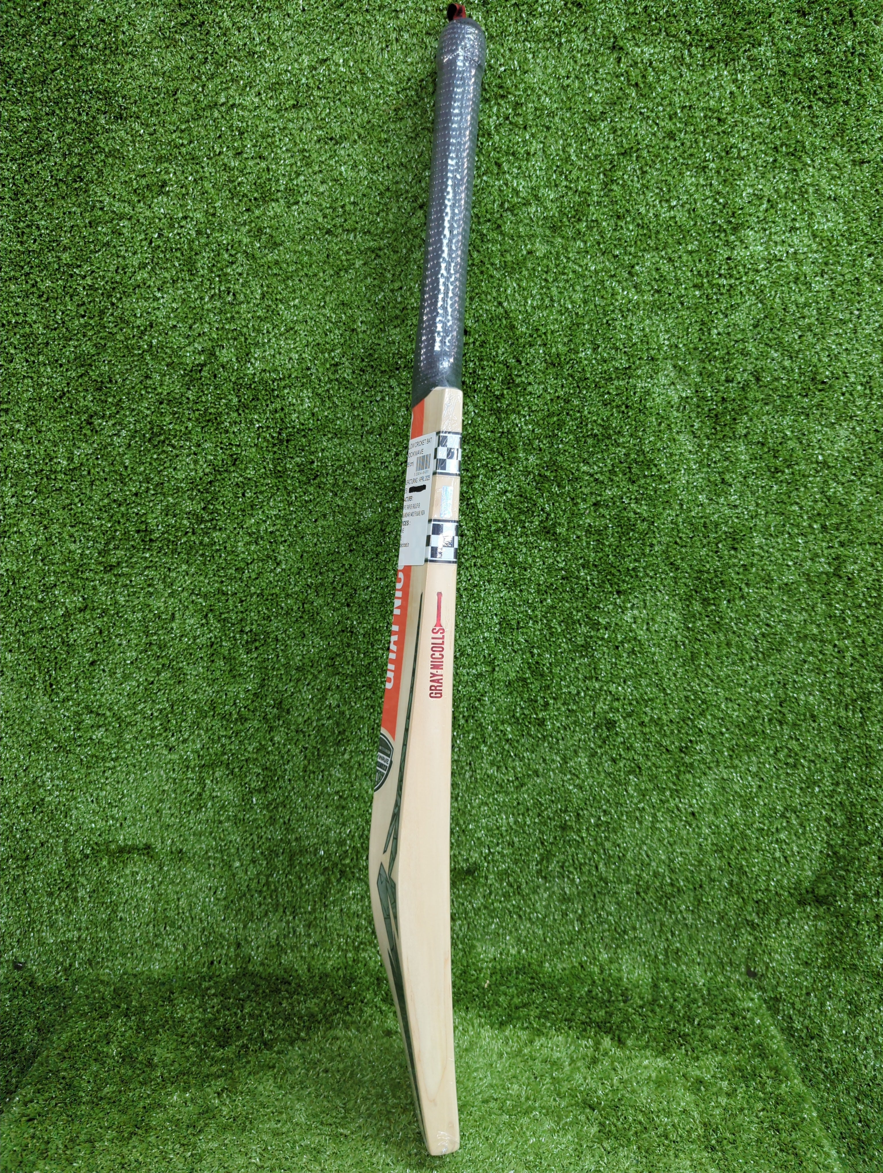Gray Nicolls Shockwave 5.5 English Willow Cricket Bat - Premium Performance for Professional & Club Players - Perfect for Matches, Training & Competitive Play