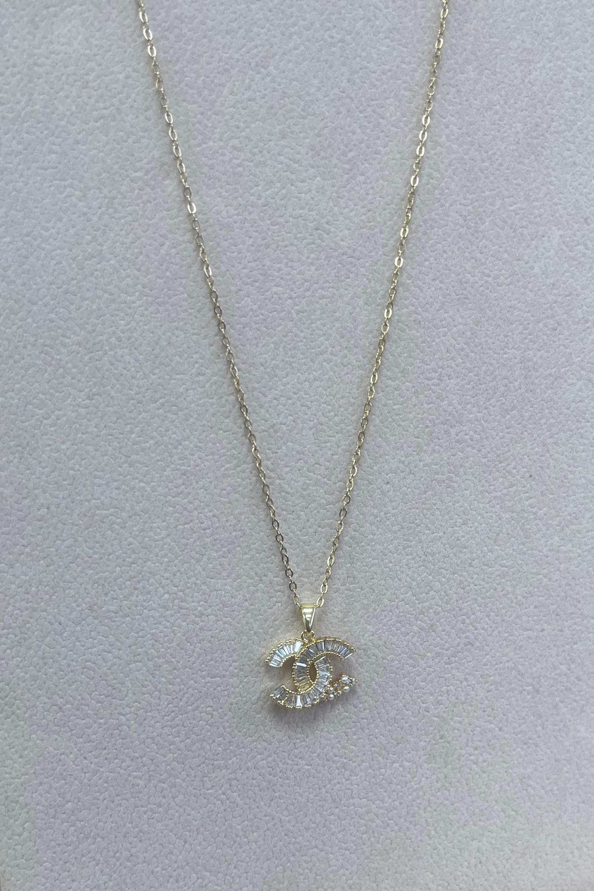 Interlocking Geometric Necklace for Women - Elegant Layered Pendant Jewelry - Perfect for Everyday Wear, Date Nights & Special Occasions