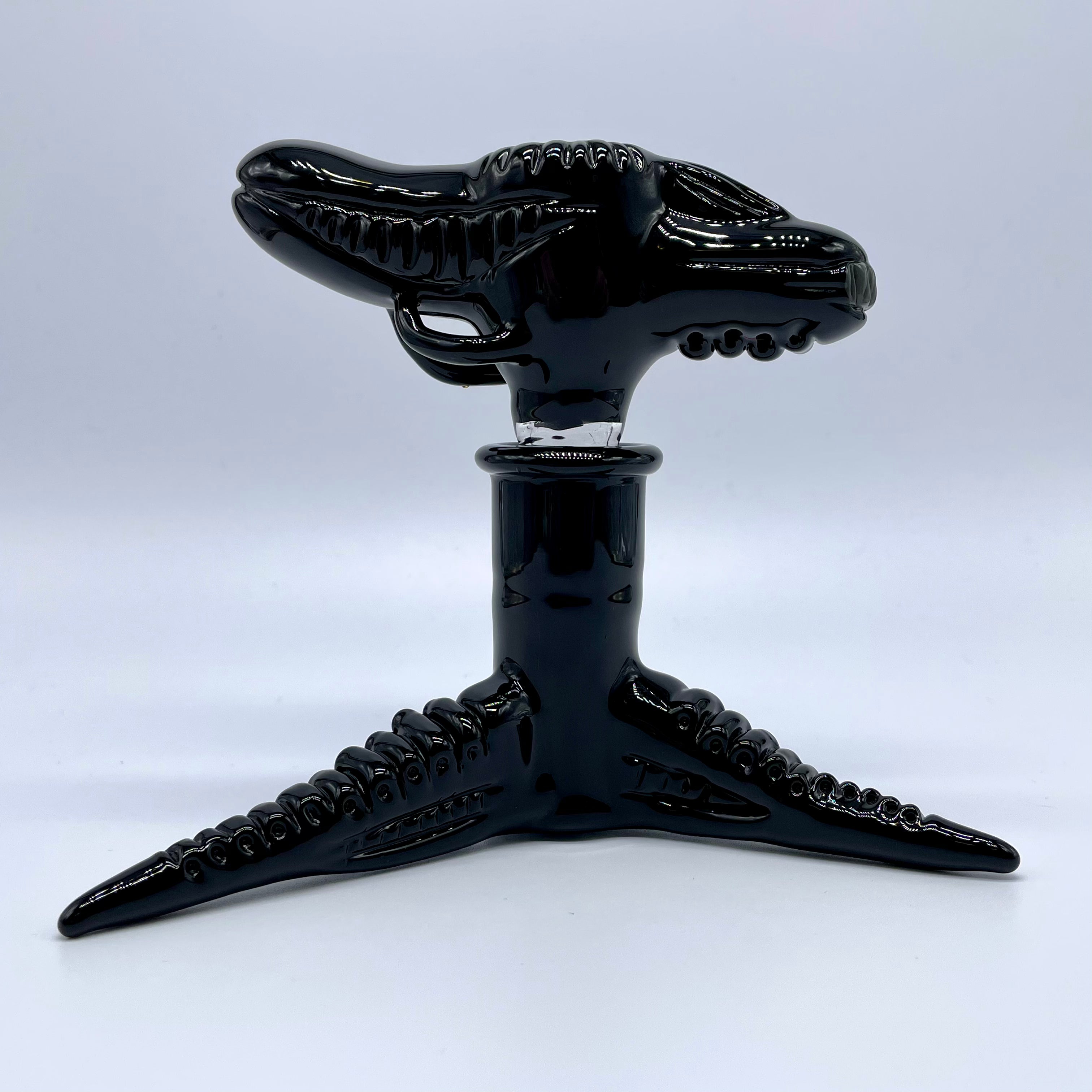 18mm Xenomorph Alien Movie-Inspired Glass Slide with Stand - Perfect for Smoking Accessories, Collectibles & Sci-Fi Fans