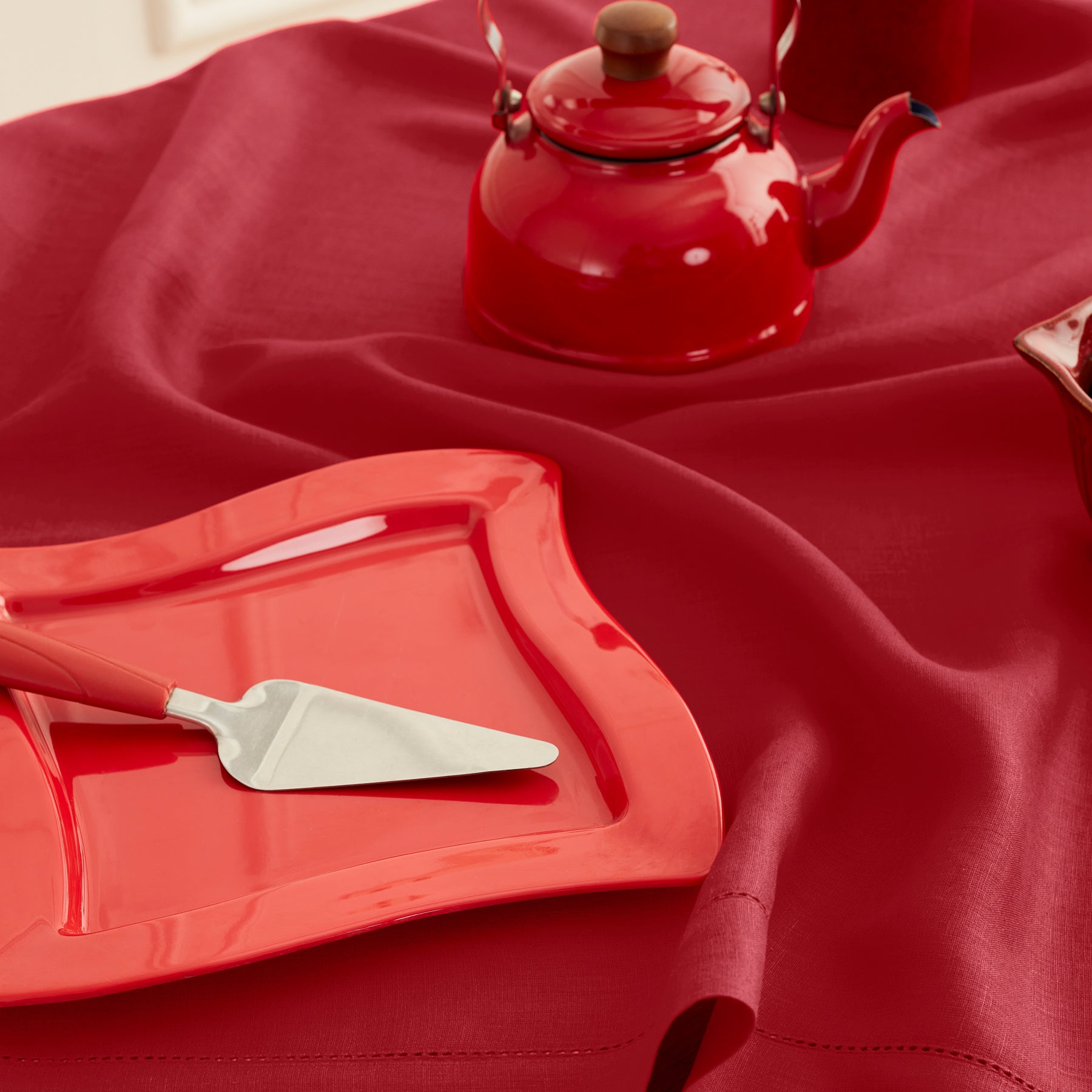 Classic Hemstitch Table Throw - Elegant Linen Table Runner for Dining Room Decor, Wedding & Holiday Table Settings