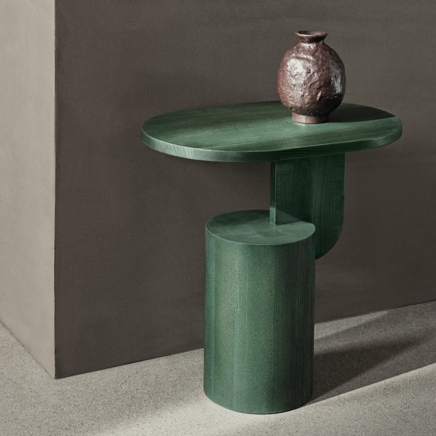 Modern Bauhaus Style Green Side Table - Minimalist End Table for Living Room, Bedroom, or Office - Perfect for Small Spaces & Home Decor
