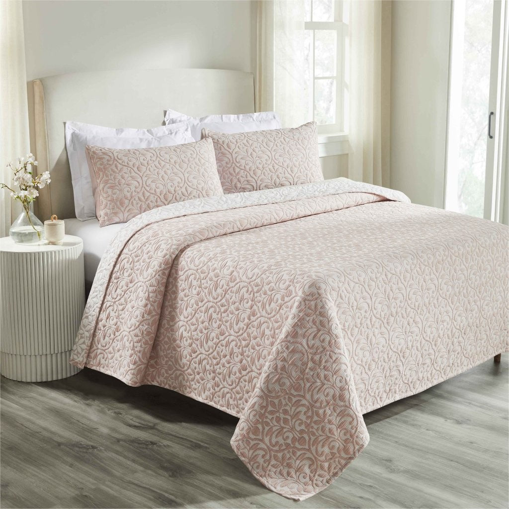 Premium Vineyard Cotton Blend Medium Weight Matelasse Woven Coverlet - Soft Bedspread for Master Bedroom, Guest Room & Luxury Hotels