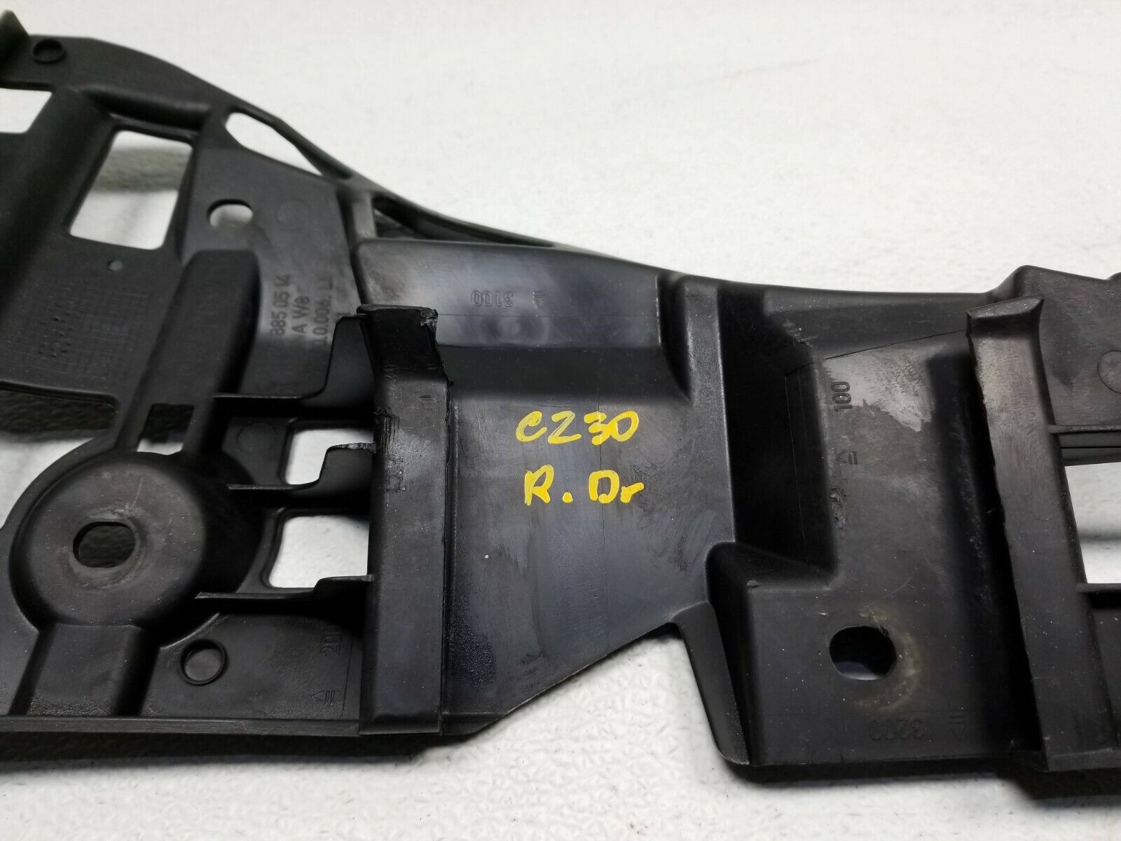 Mercedes Benz W203 C230 Coupe Rear Bumper Guide Bracket Set (2002-2006) - OEM Replacement Parts for Enhanced Safety & Perfect Fit - Ideal for Car Repair & Restoration Projects