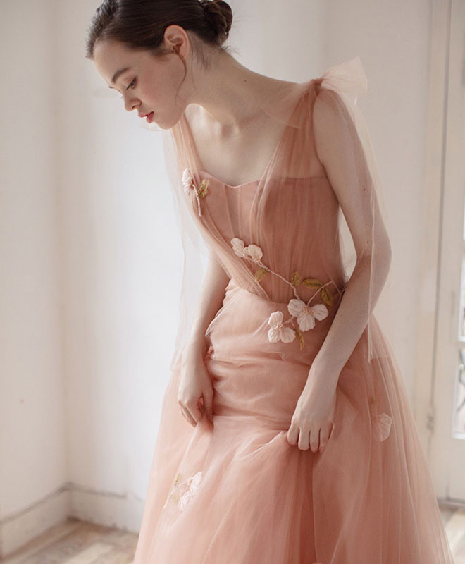 Elegant Pink V-Neck Tulle Long Prom Dress for Women - Formal Evening Gown for Homecoming, Ball, Wedding Guest & Special Occasions